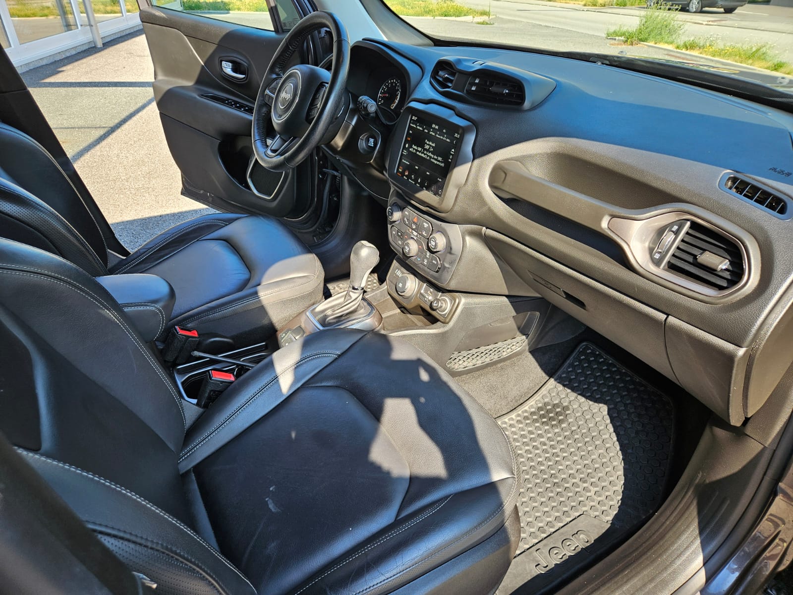 JEEP Renegade 1.3 Turbo Limited AWD-image-11