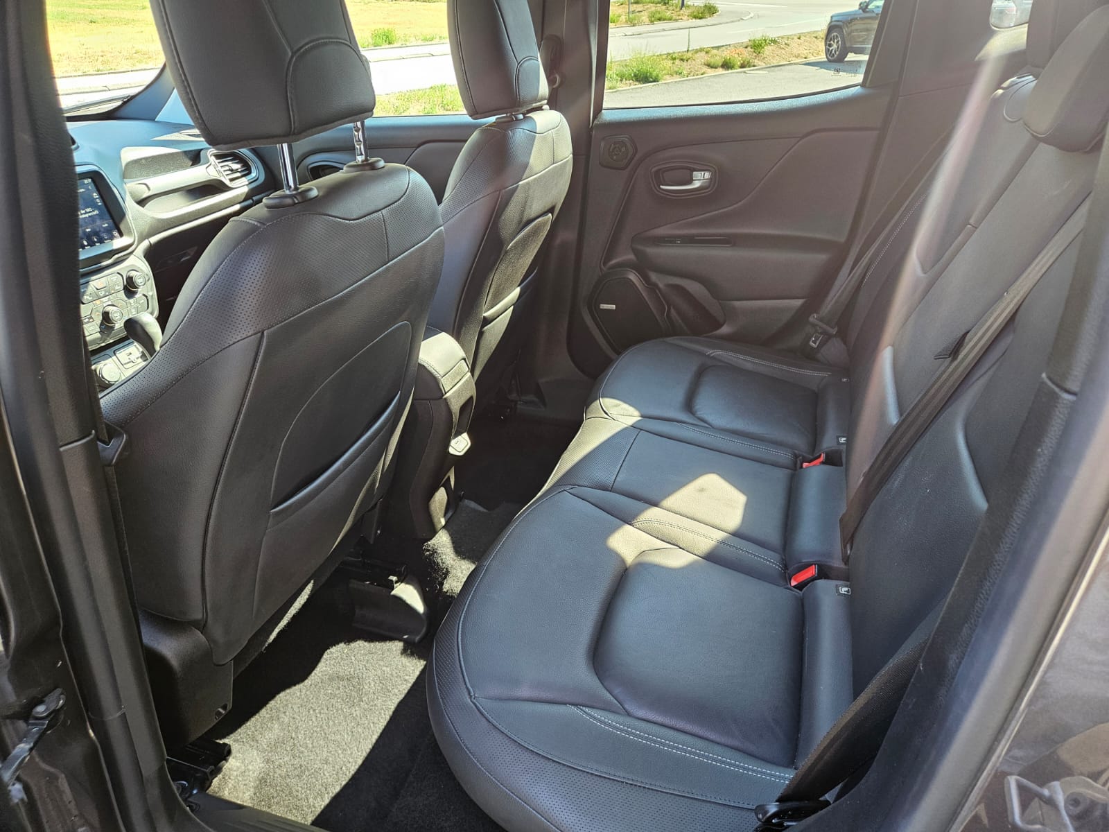 JEEP Renegade 1.3 Turbo Limited AWD-image-8