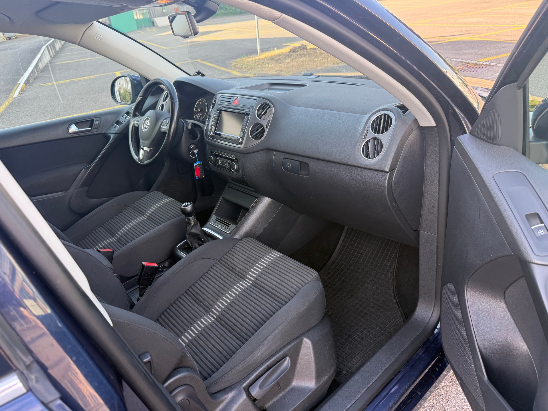 VW Tiguan 2.0 TSI Sport&Style-image-7