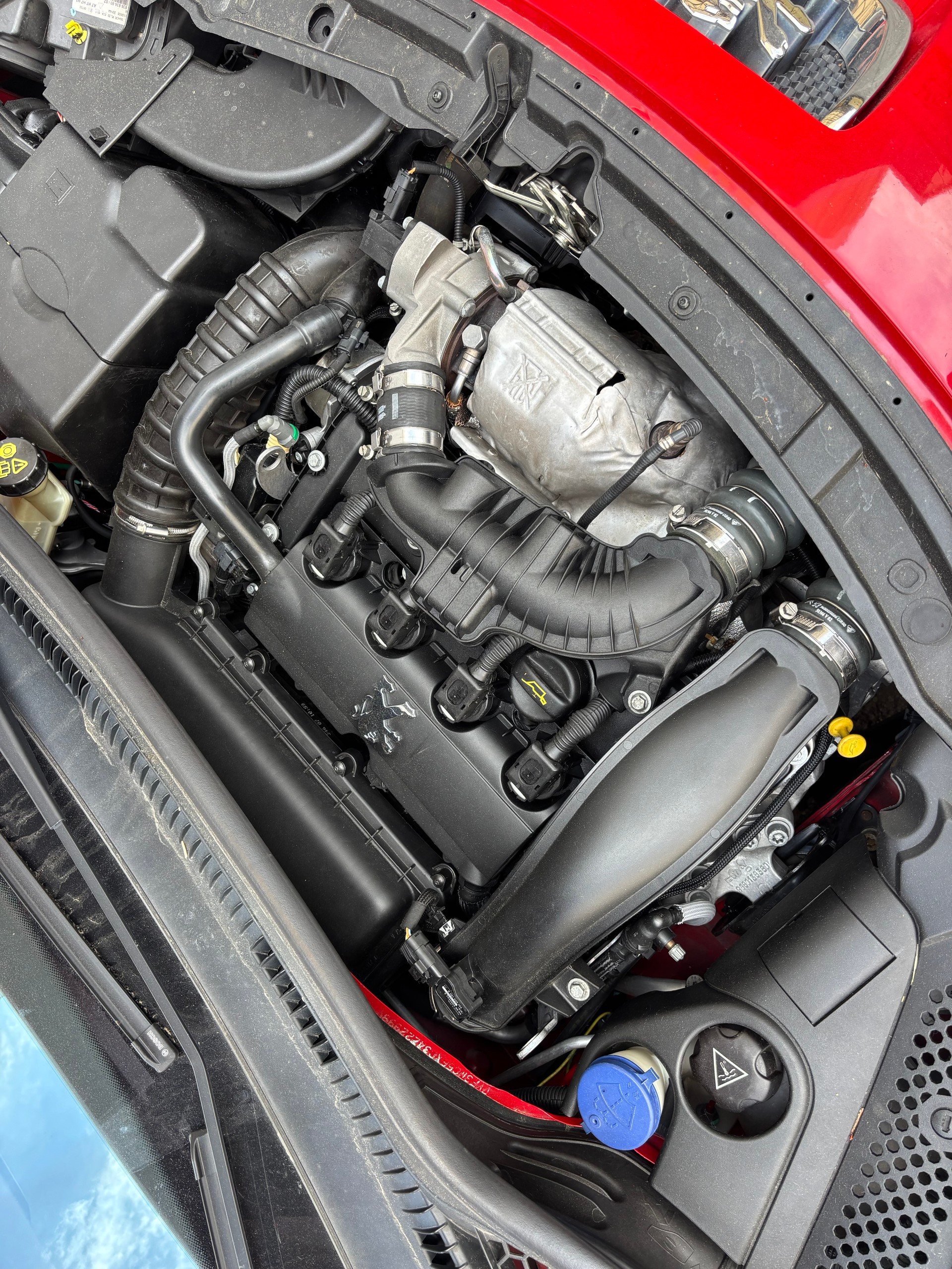 PEUGEOT 207 1.6 16V Turbo XSI-image-14