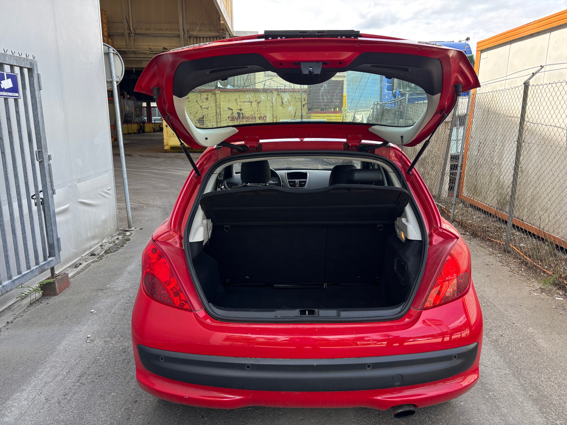 PEUGEOT 207 1.6 16V Turbo XSI-image-6