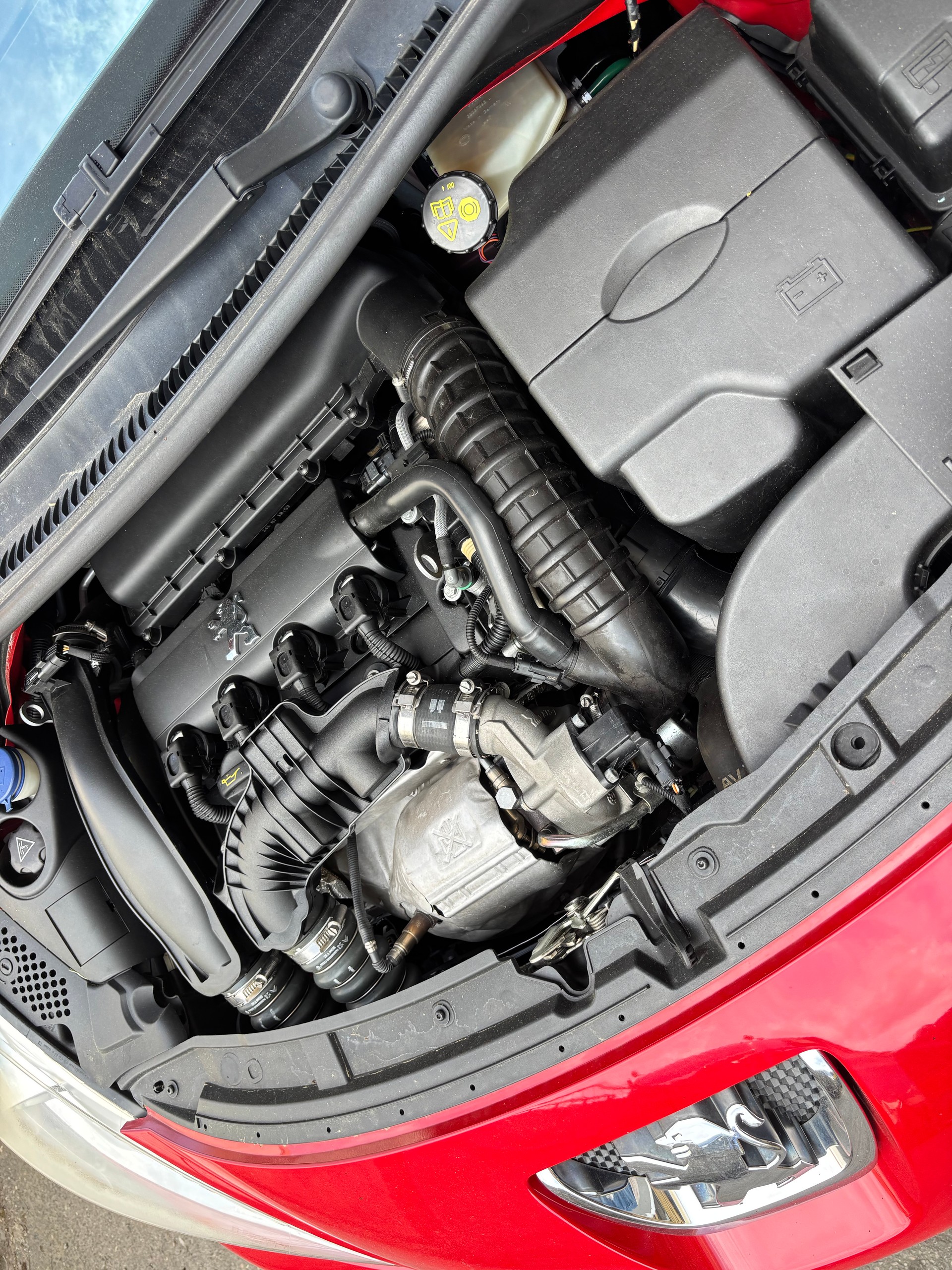 PEUGEOT 207 1.6 16V Turbo XSI-image-15