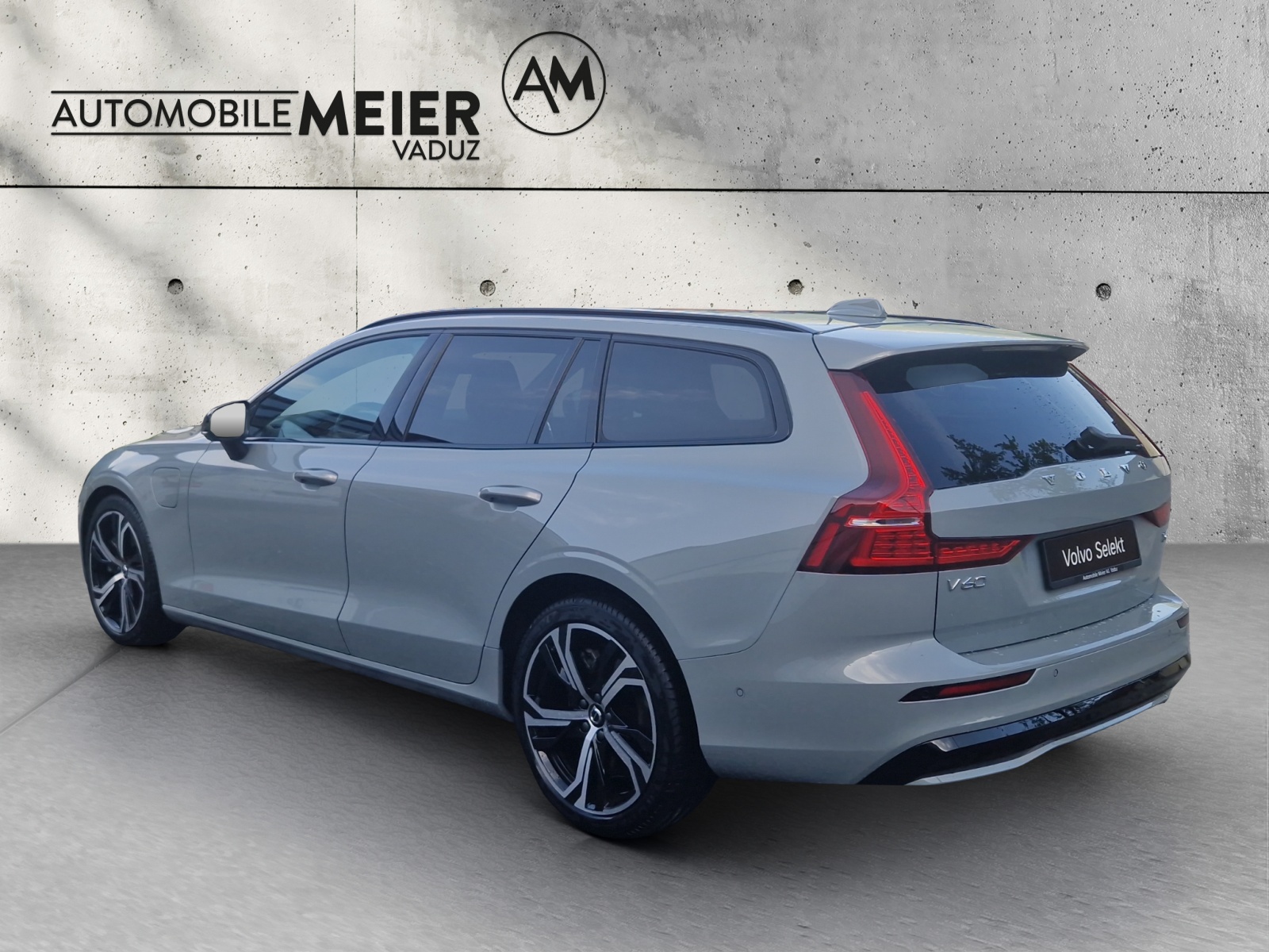 VOLVO V60 2.0 T6 TE Ultra Dark eAWD-image-4