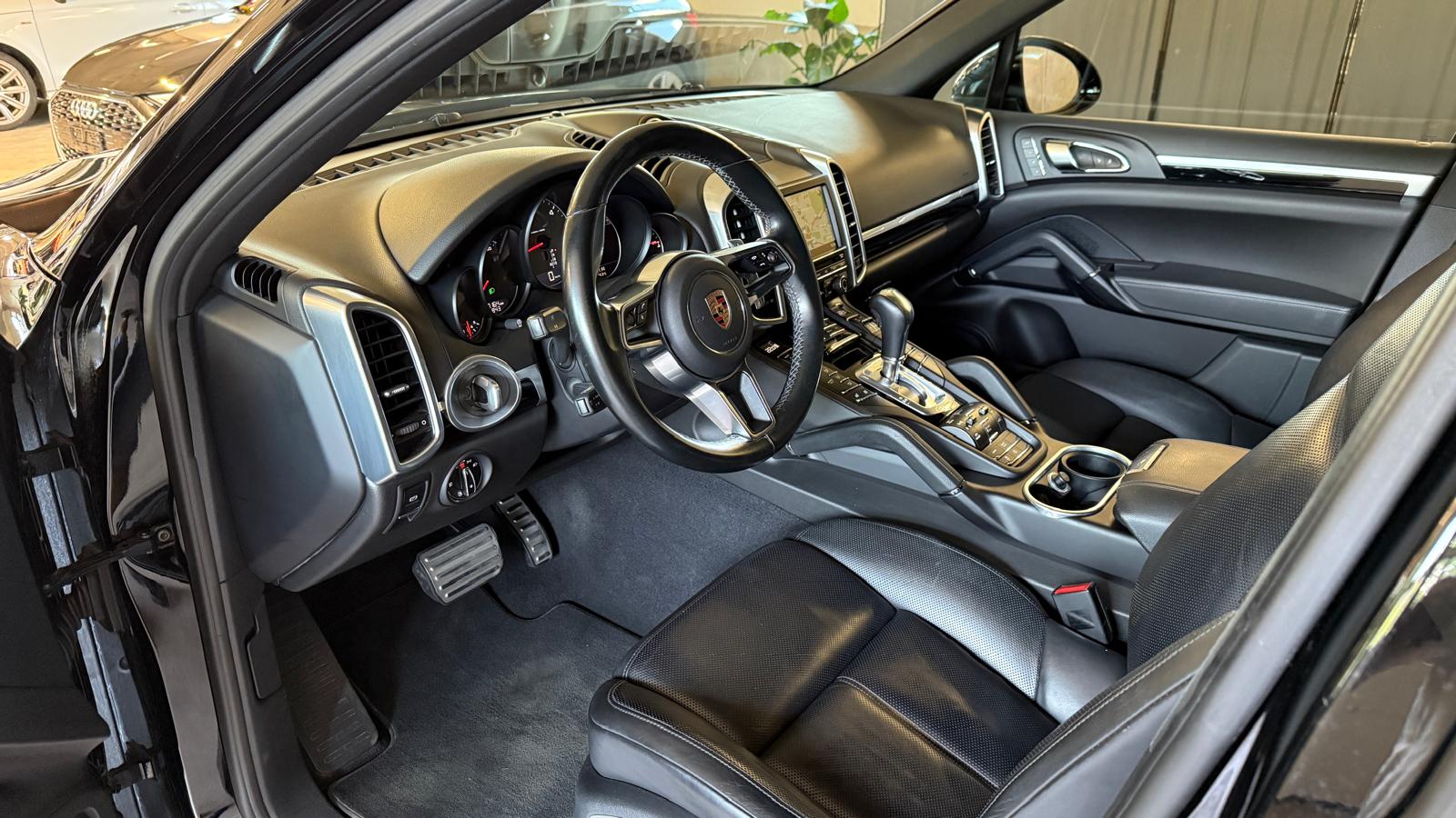 PORSCHE Cayenne 4.2 V8 TDI S TipT-image-11