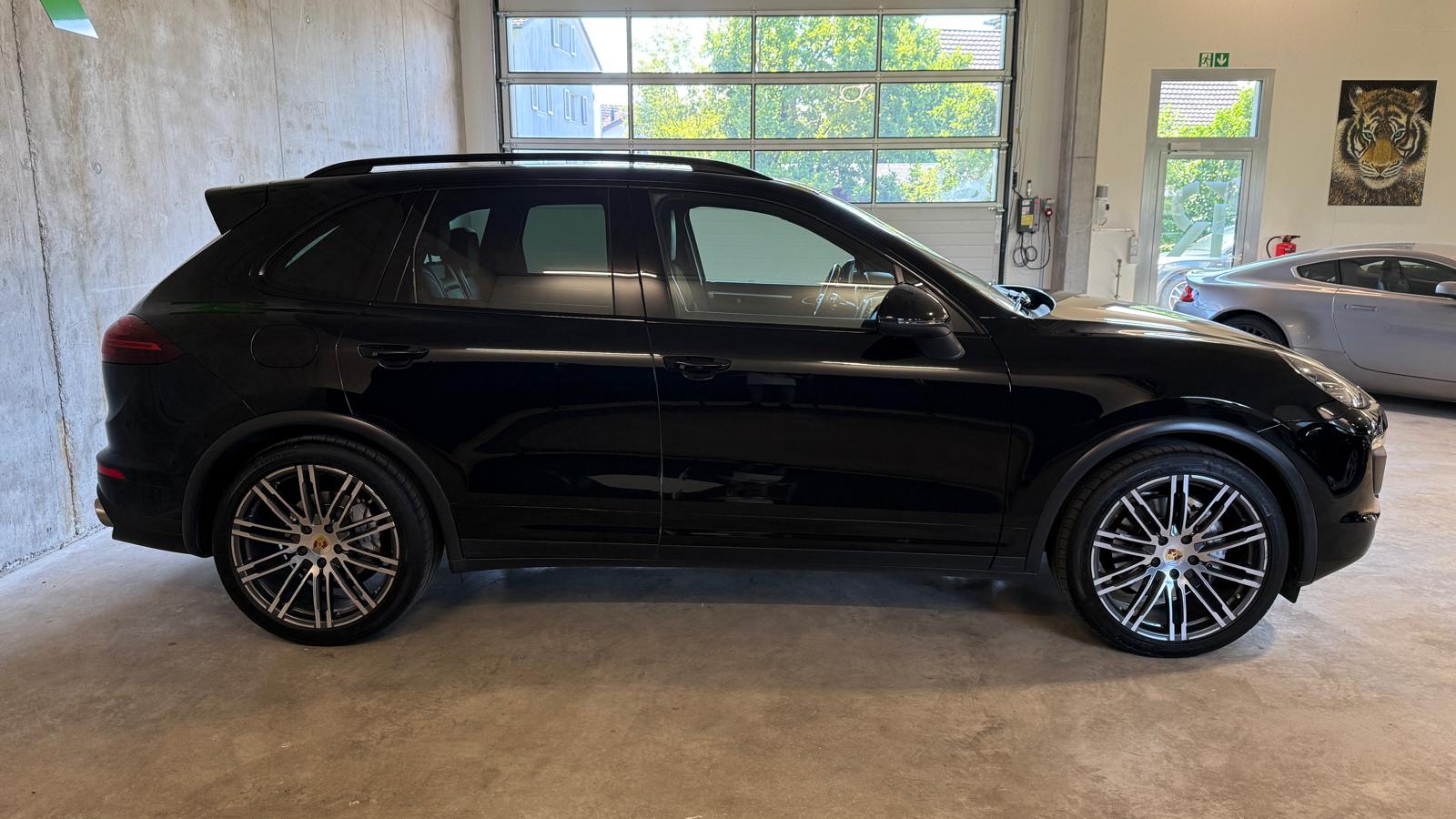 PORSCHE Cayenne 4.2 V8 TDI S TipT-image-6