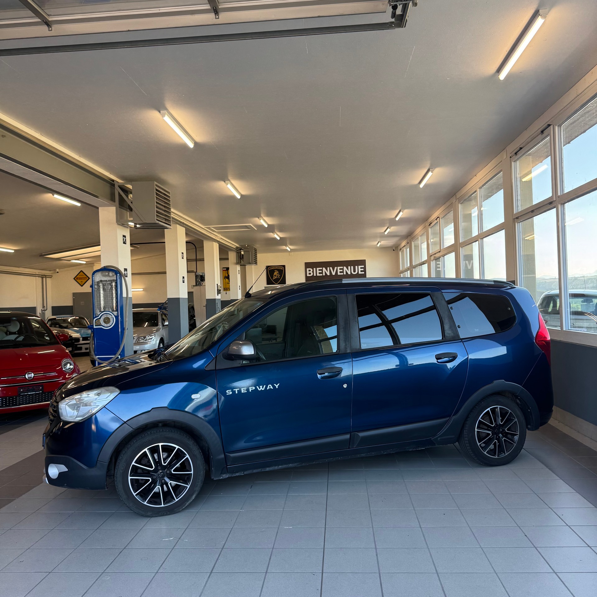 DACIA Lodgy 1.2 T Stepway 7PL-image-1