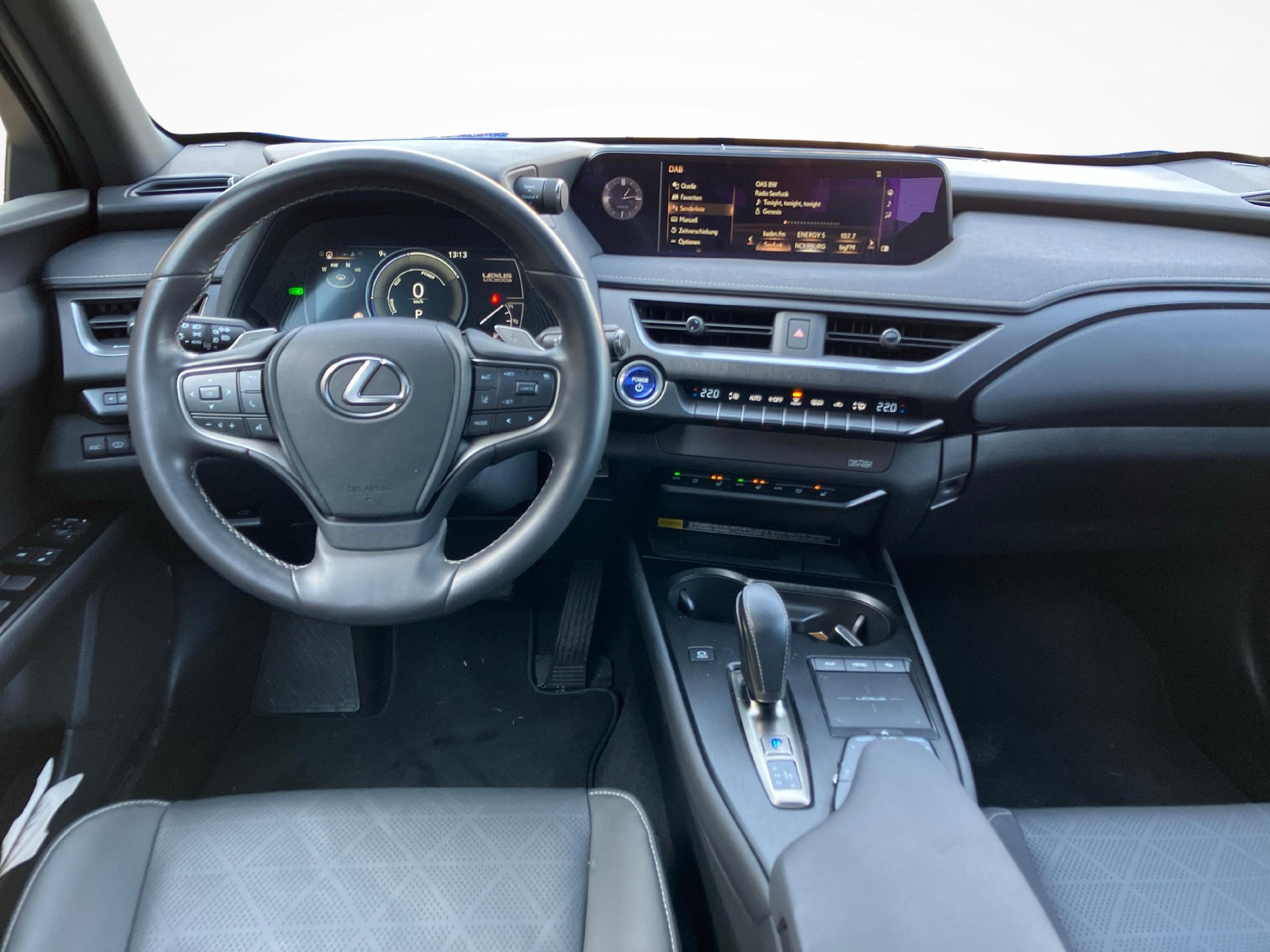 LEXUS UX 300e Excellence-image-8