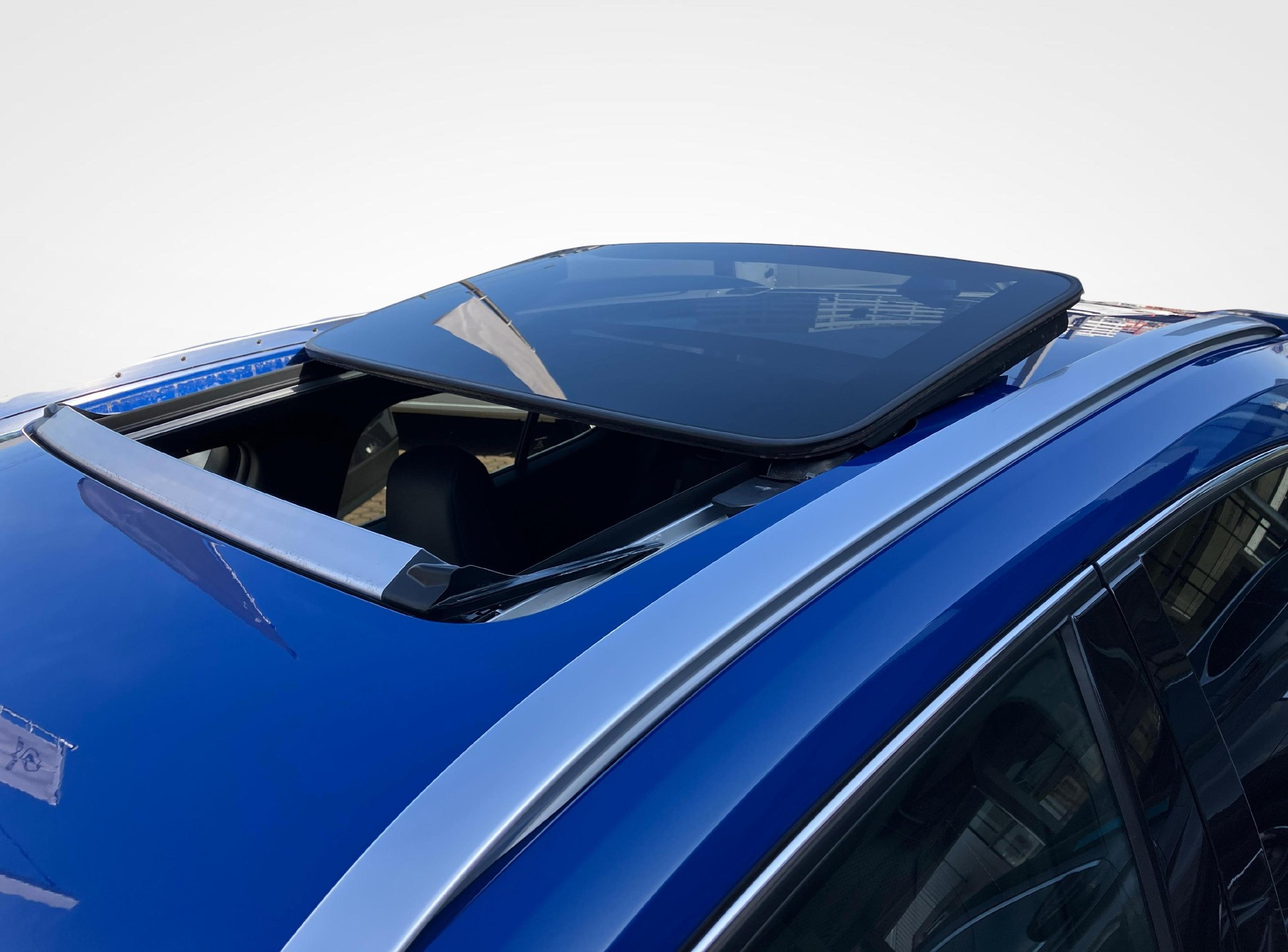 LEXUS UX 300e Excellence-image-14