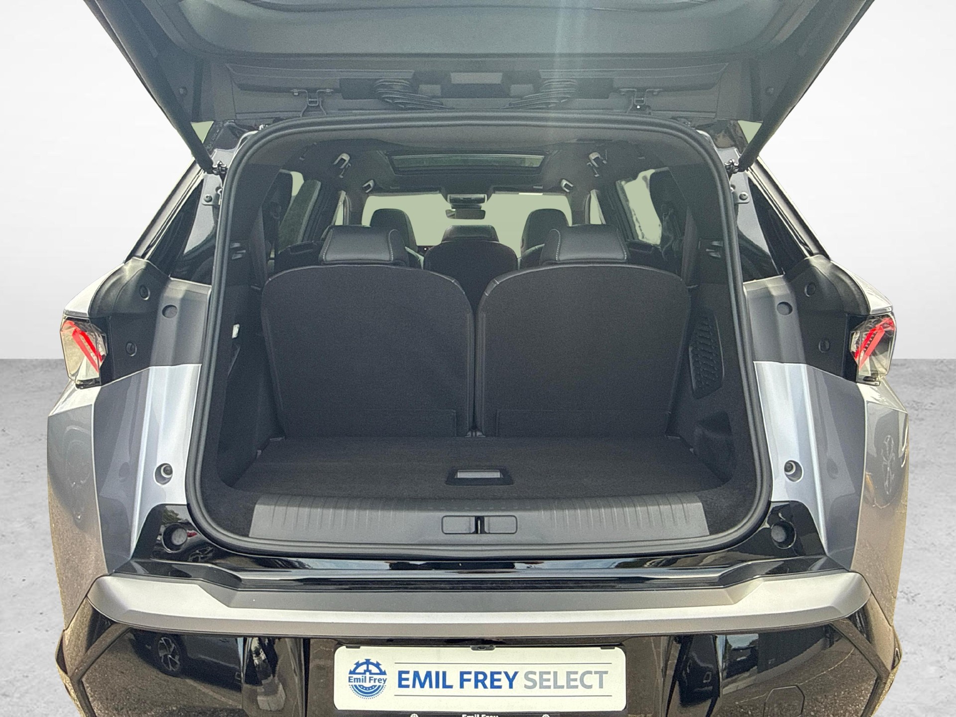 PEUGEOT 5008 e-Launch Edition AWD-image-19