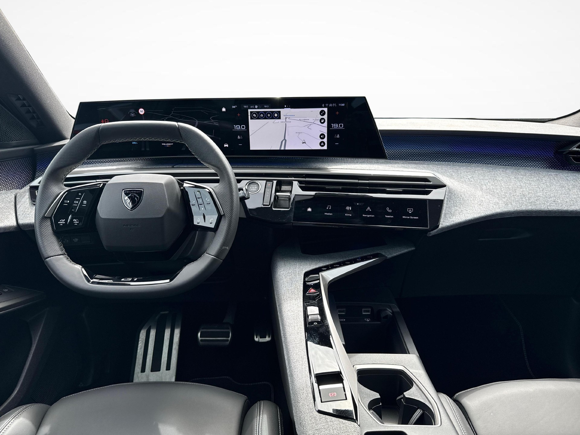 PEUGEOT 5008 e-Launch Edition AWD-image-12