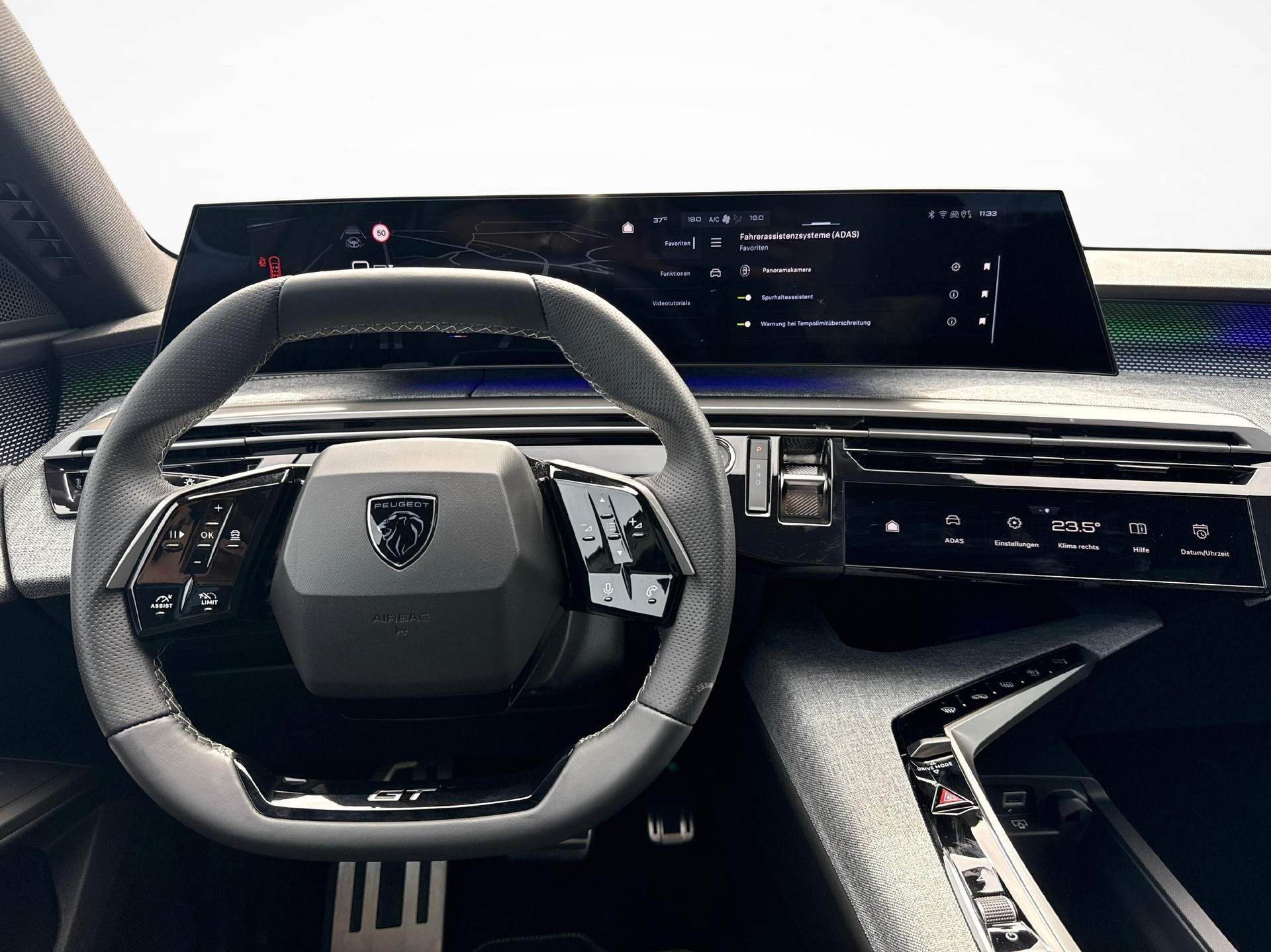 PEUGEOT 5008 e-Launch Edition AWD-image-13