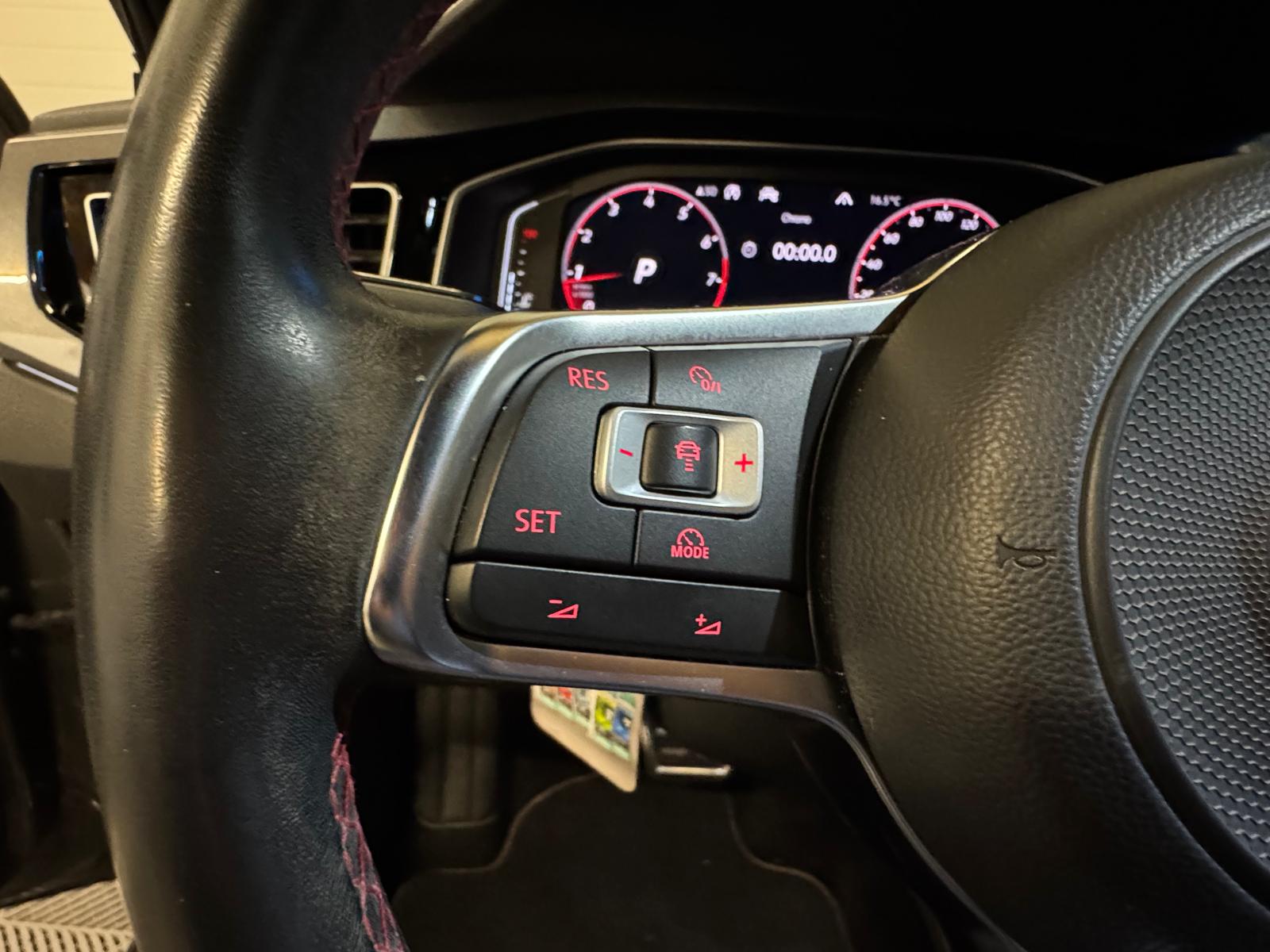 VW Polo 2.0 TSI GTI DSG-image-18