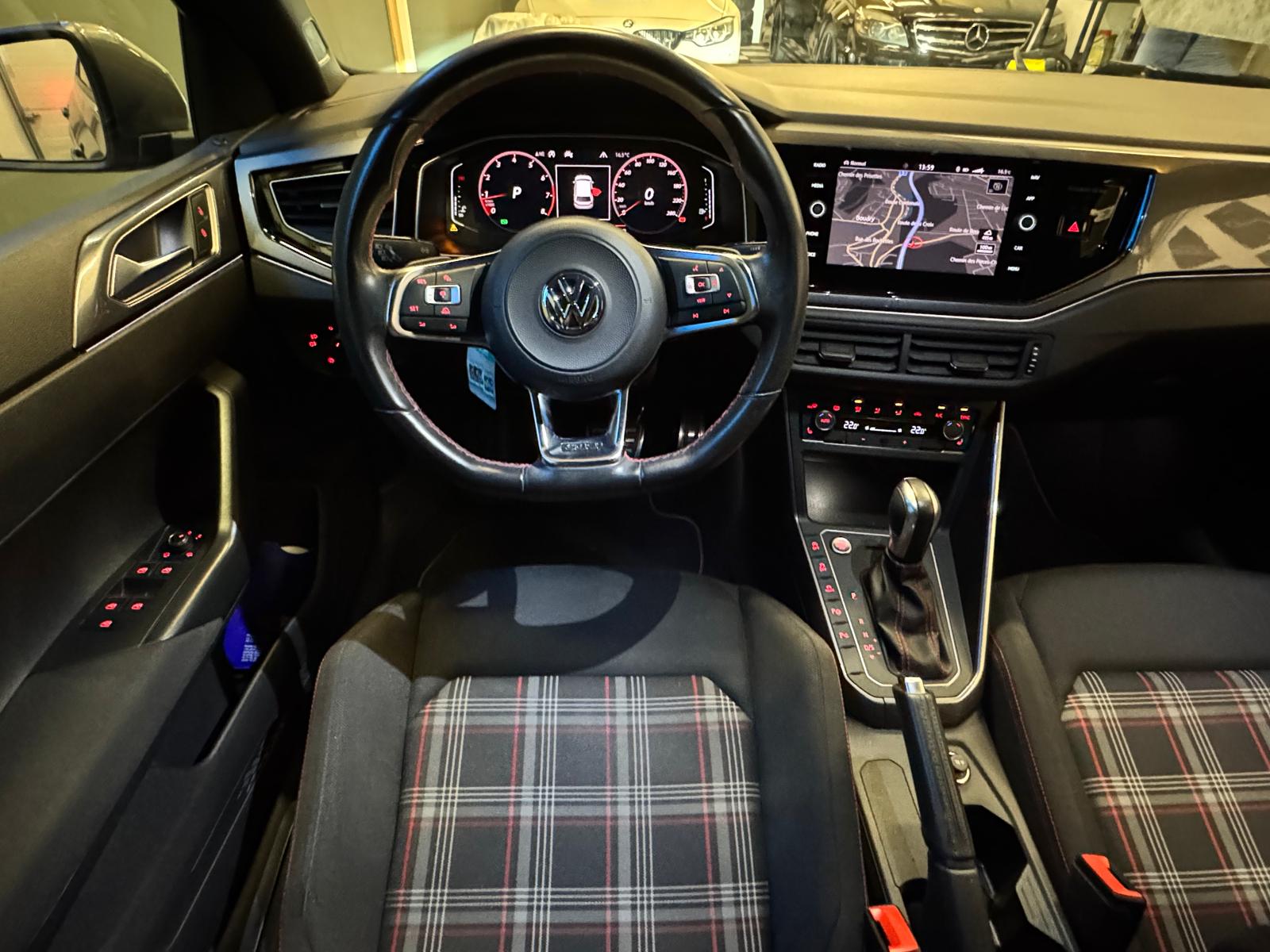 VW Polo 2.0 TSI GTI DSG-image-15