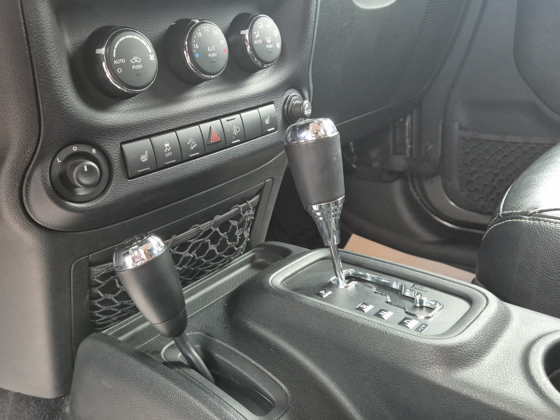 JEEP Wrangler 2.8CRD Unlimited Sahara Automatic-image-23
