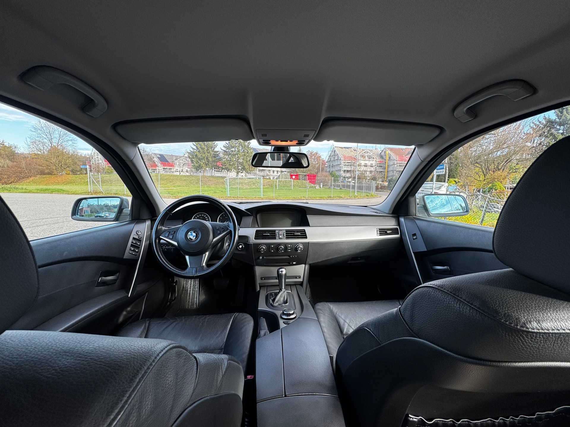 BMW 525xi-image-8