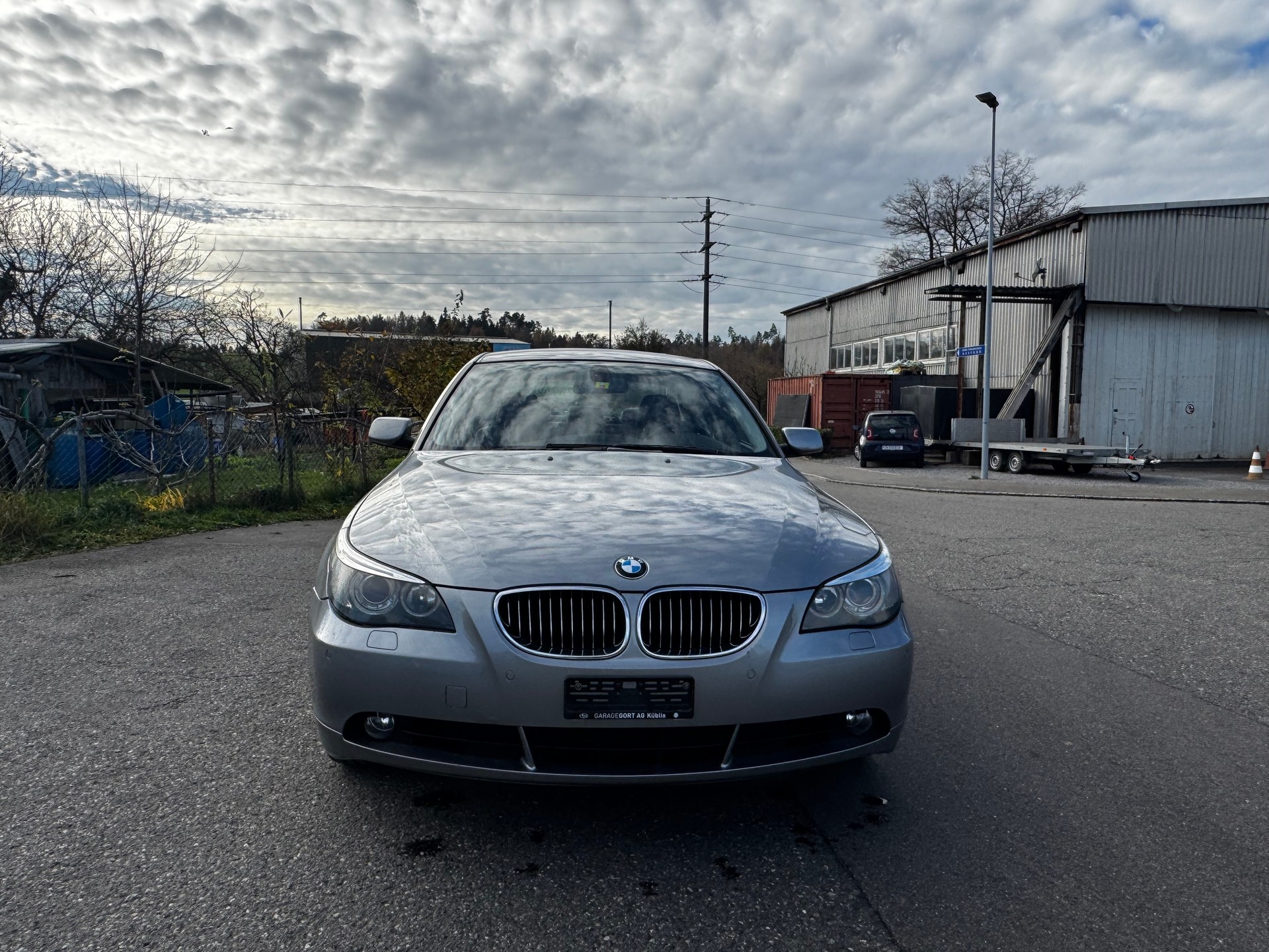 BMW 525xi-image-1