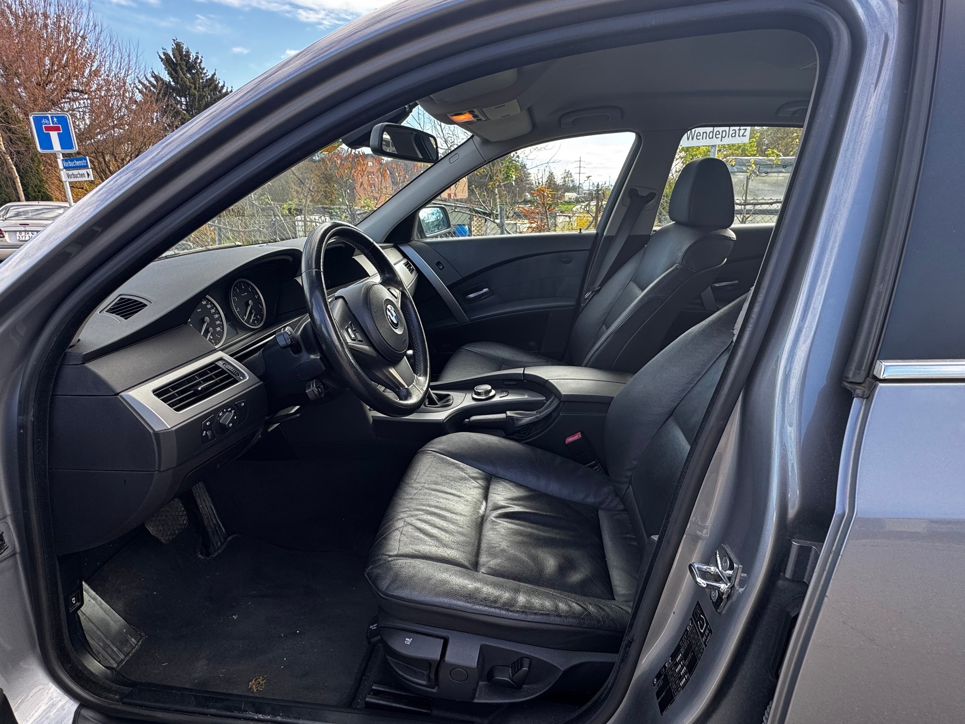 BMW 525xi-image-13