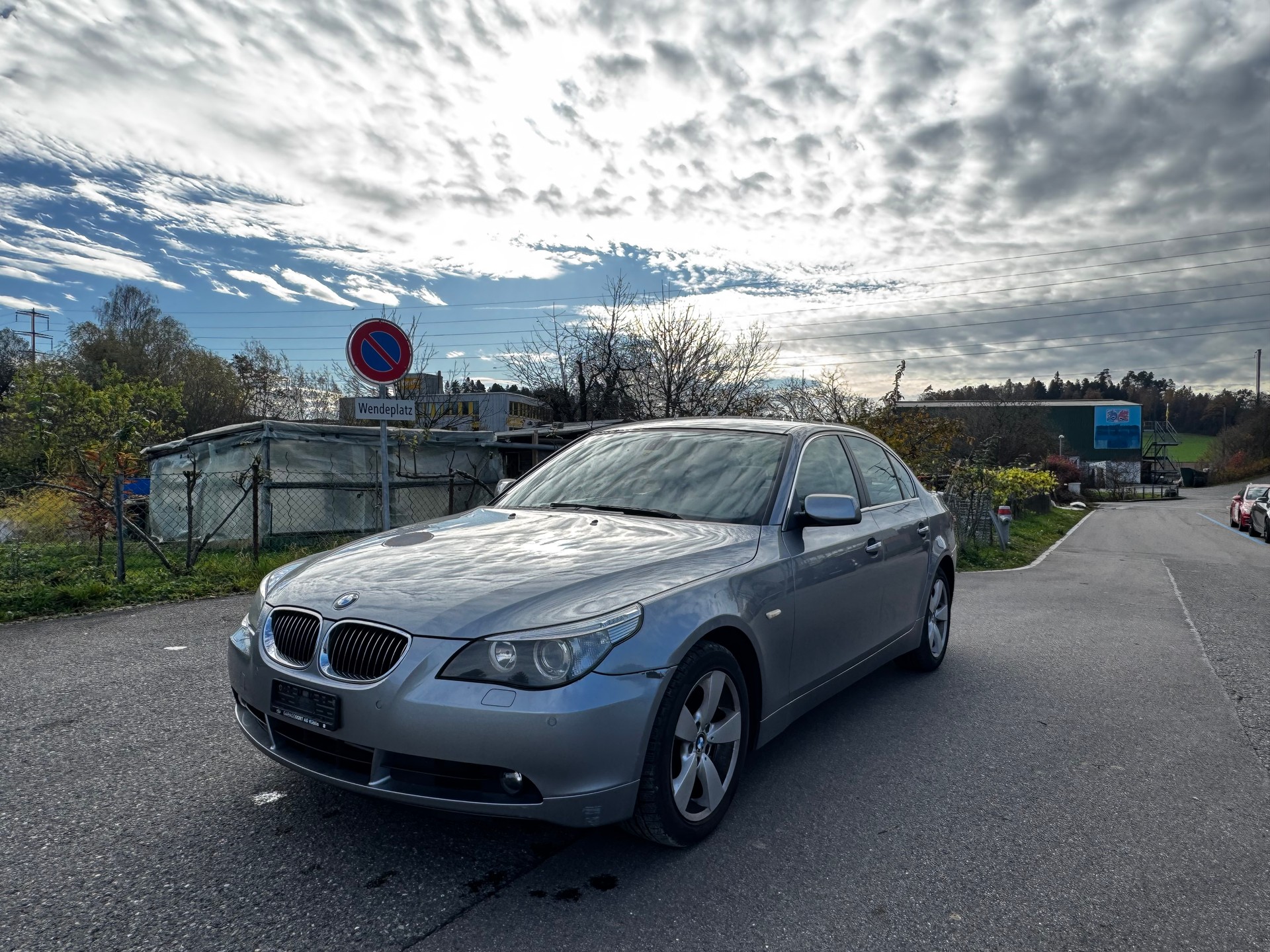 BMW 525xi-image-2