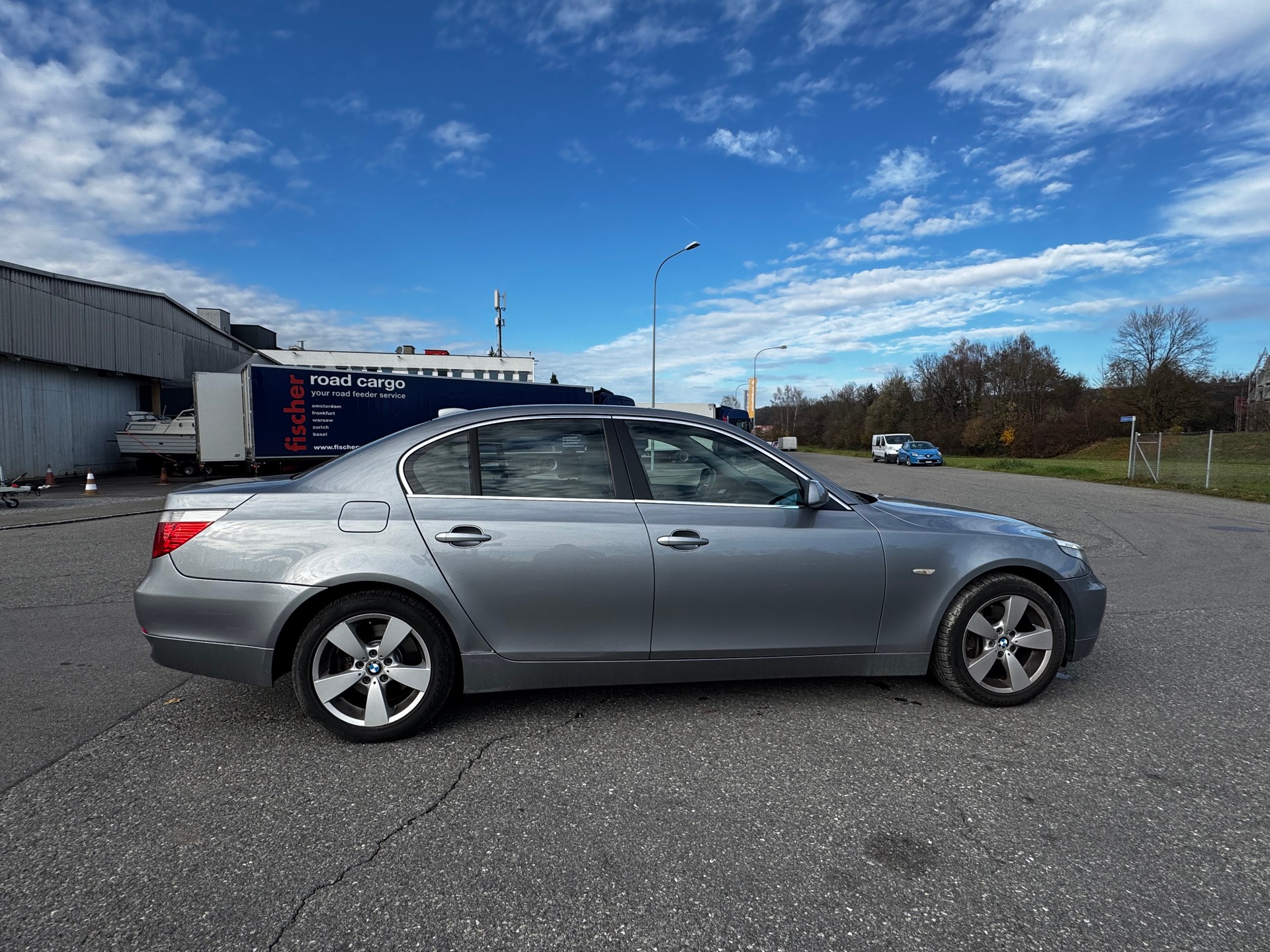 BMW 525xi-image-7