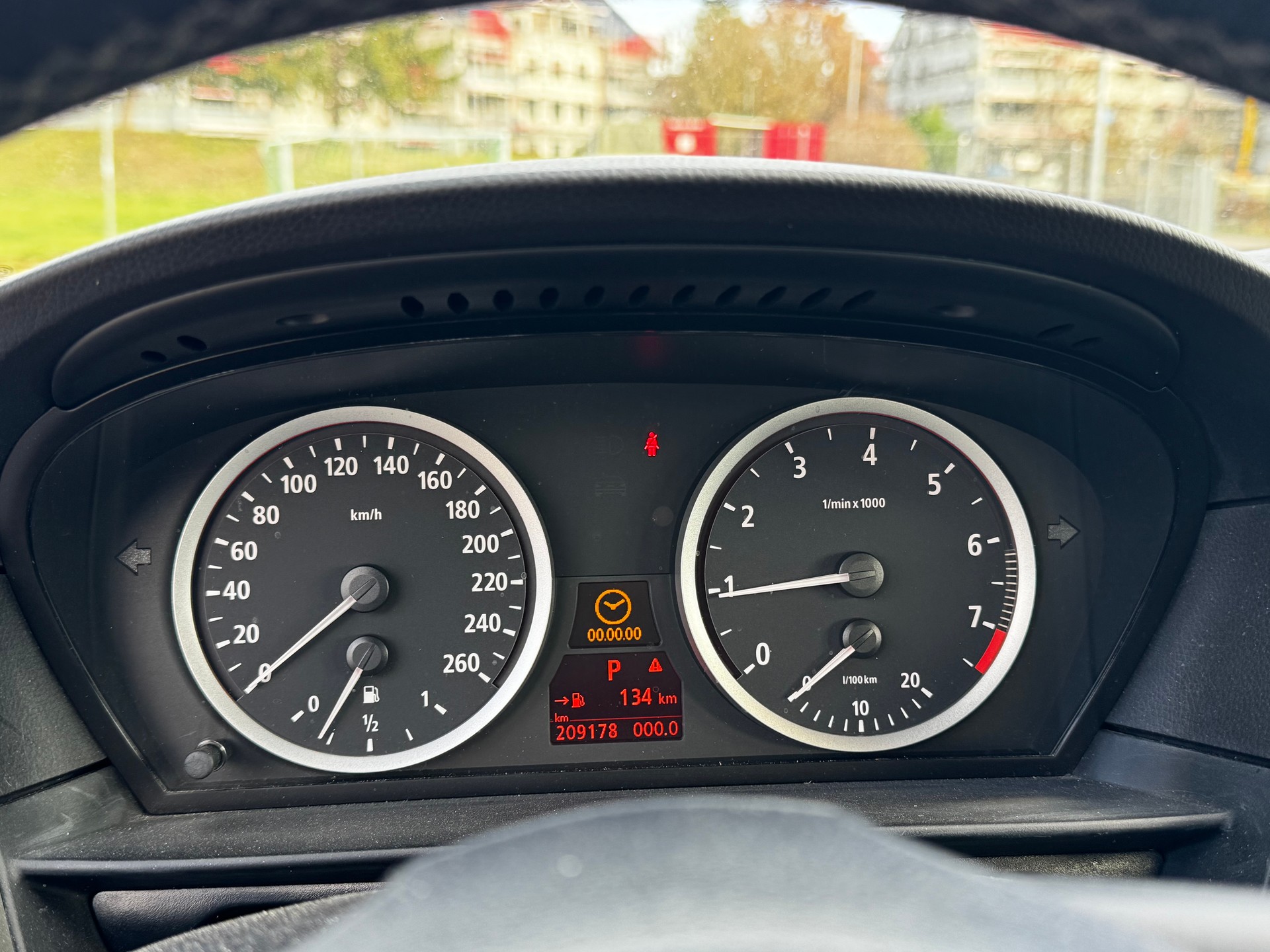 BMW 525xi-image-12