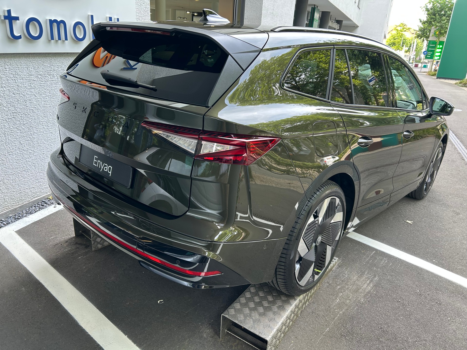 SKODA Enyaq 4x4 RS-image-2