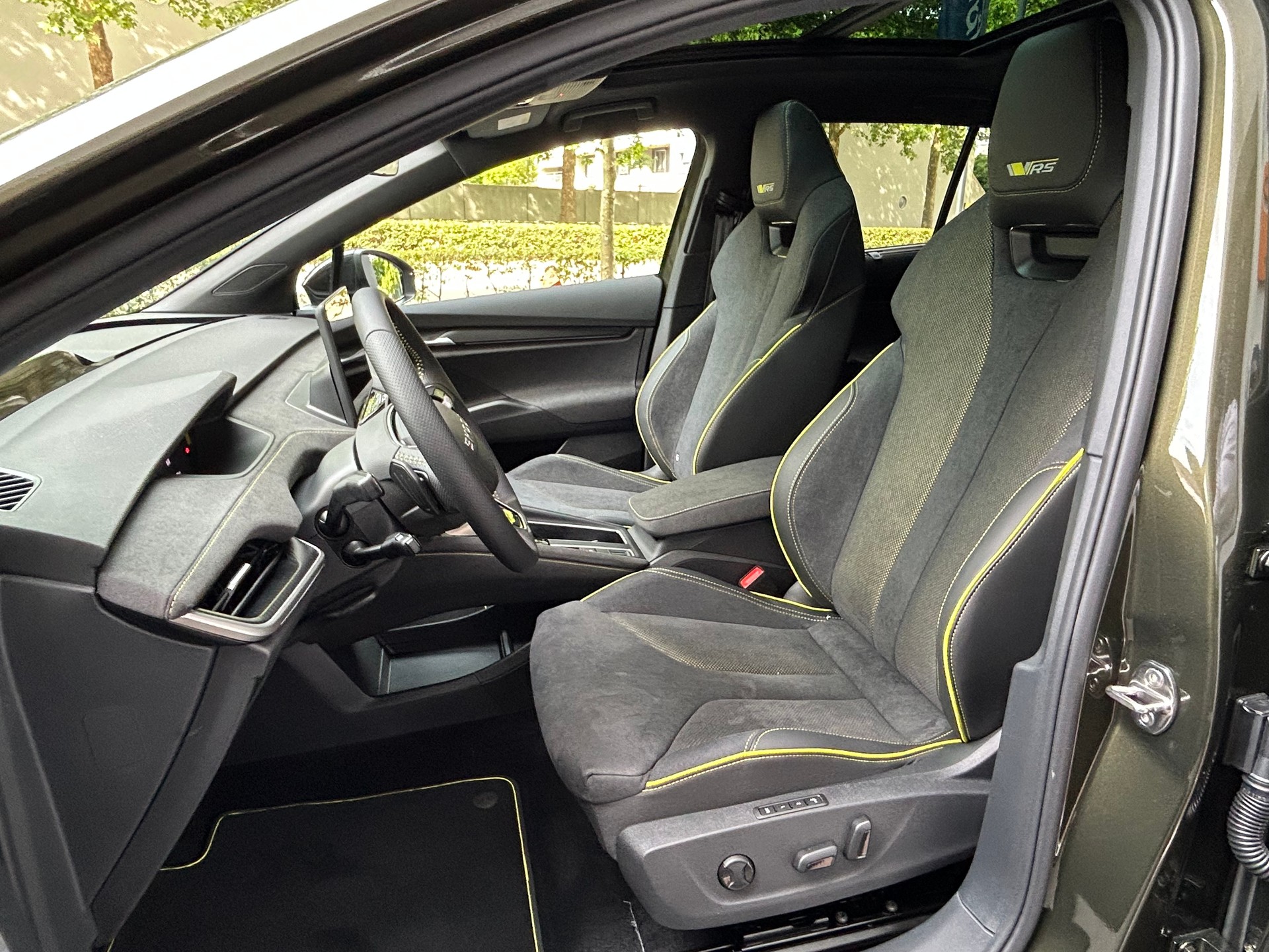 SKODA Enyaq 4x4 RS-image-10