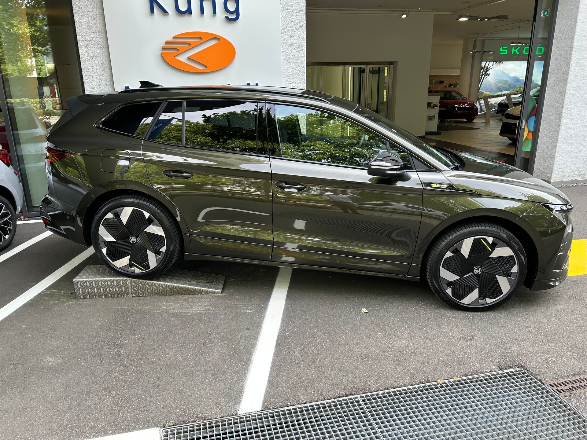 SKODA Enyaq 4x4 RS-image-1