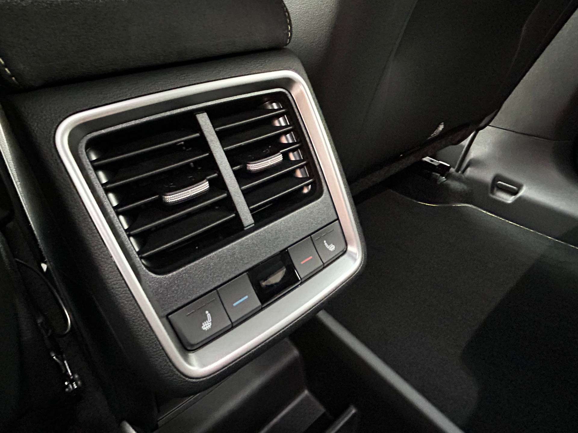 SKODA Enyaq 4x4 RS-image-8
