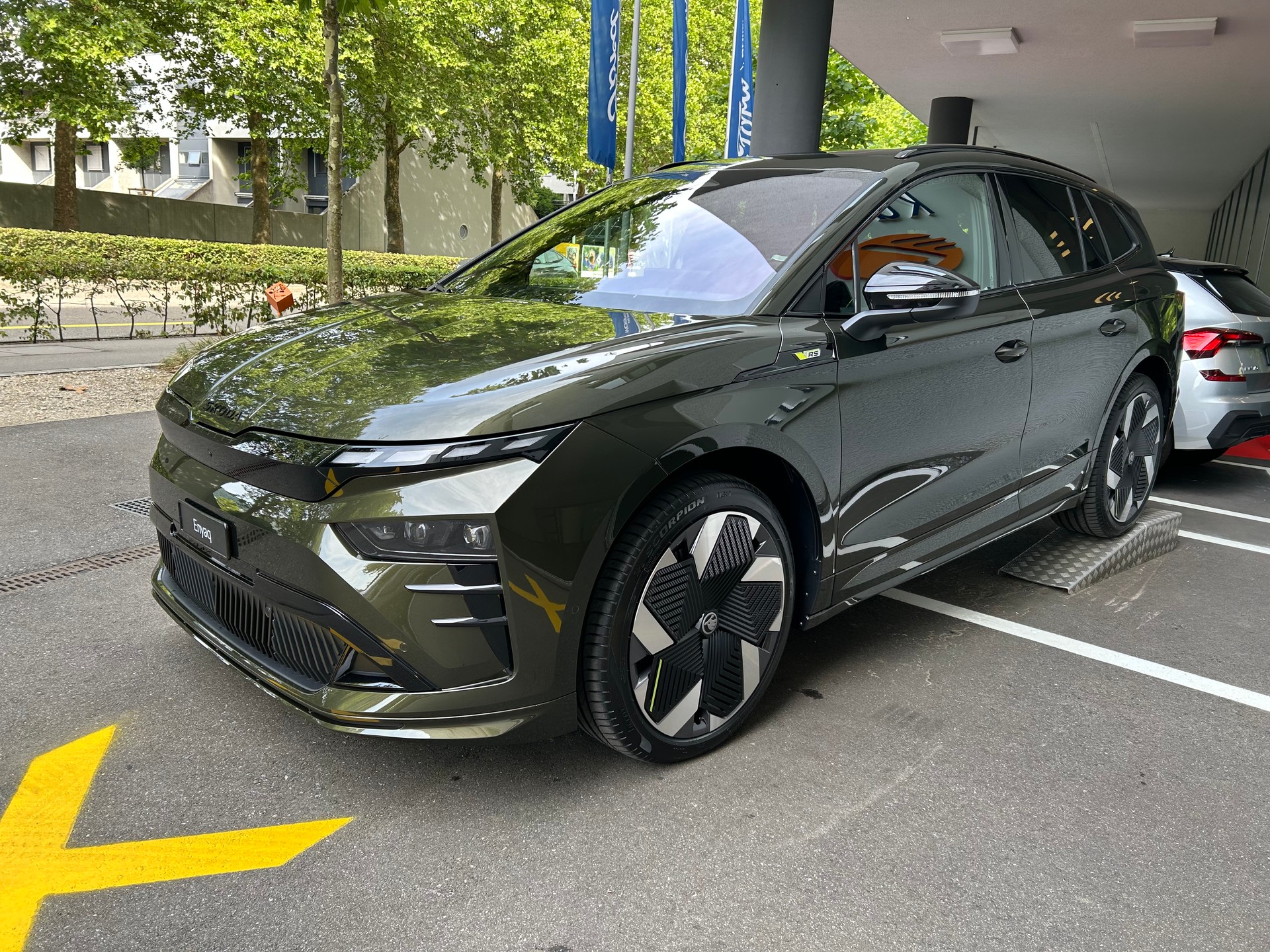 SKODA Enyaq 4x4 RS-image-14
