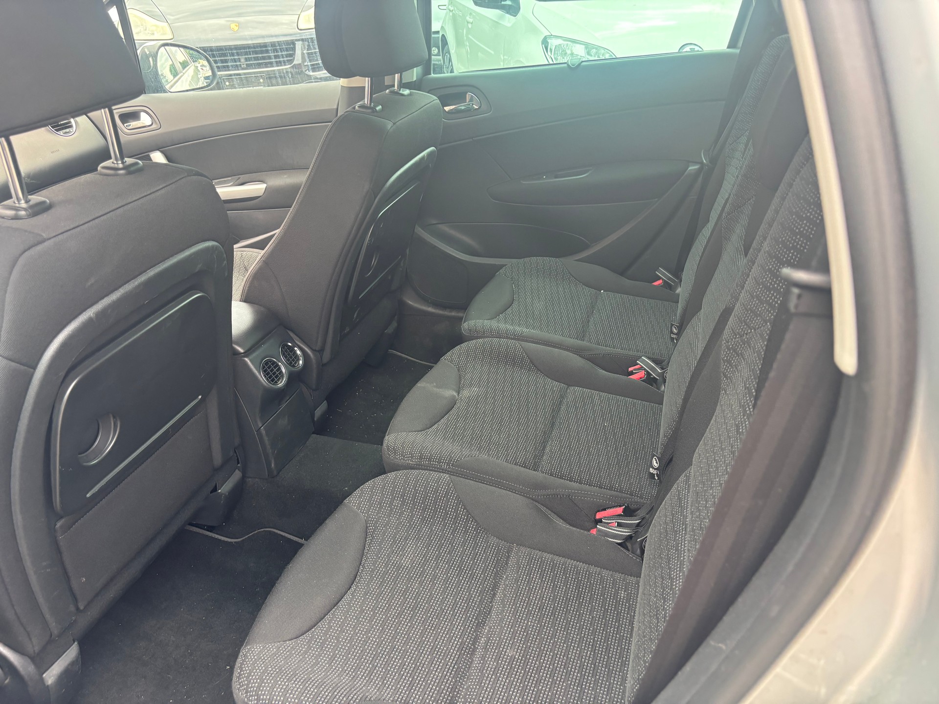 PEUGEOT 308 SW 2.0 HDI Sport Pack Automatic-image-11
