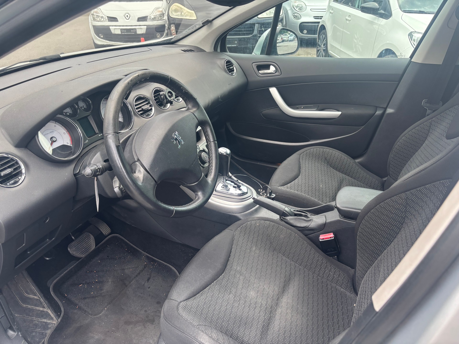PEUGEOT 308 SW 2.0 HDI Sport Pack Automatic-image-13