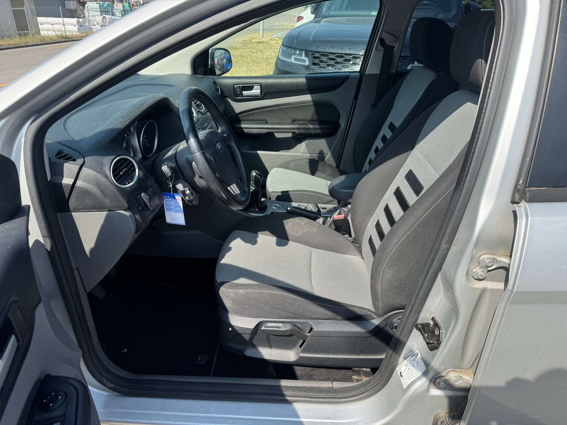 FORD Focus 1.6i Ambiente-image-10