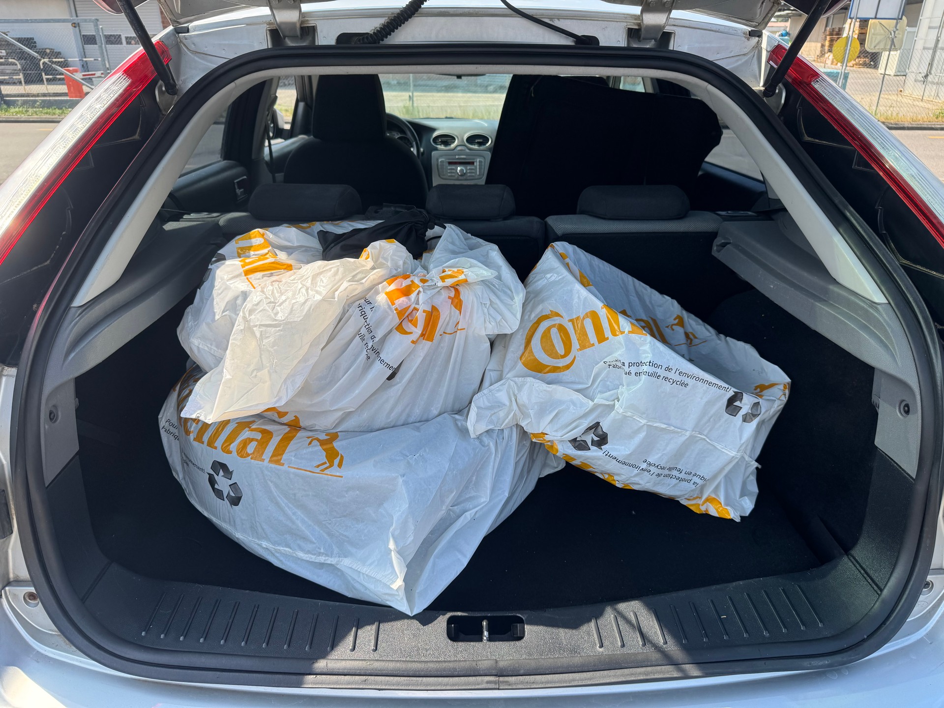 FORD Focus 1.6i Ambiente-image-8