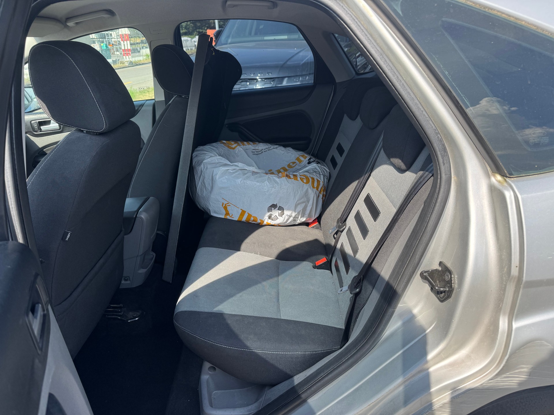 FORD Focus 1.6i Ambiente-image-9