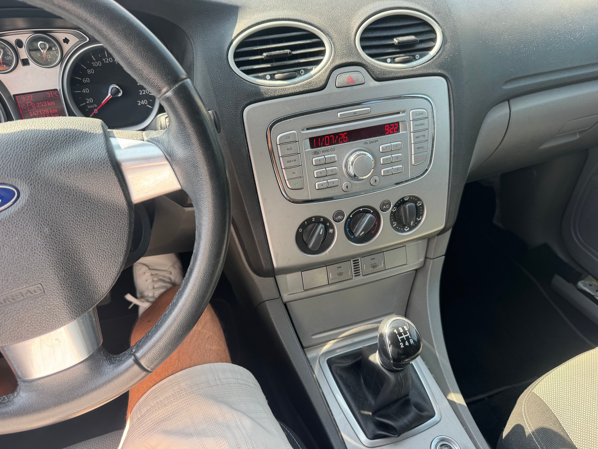 FORD Focus 1.6i Ambiente-image-21