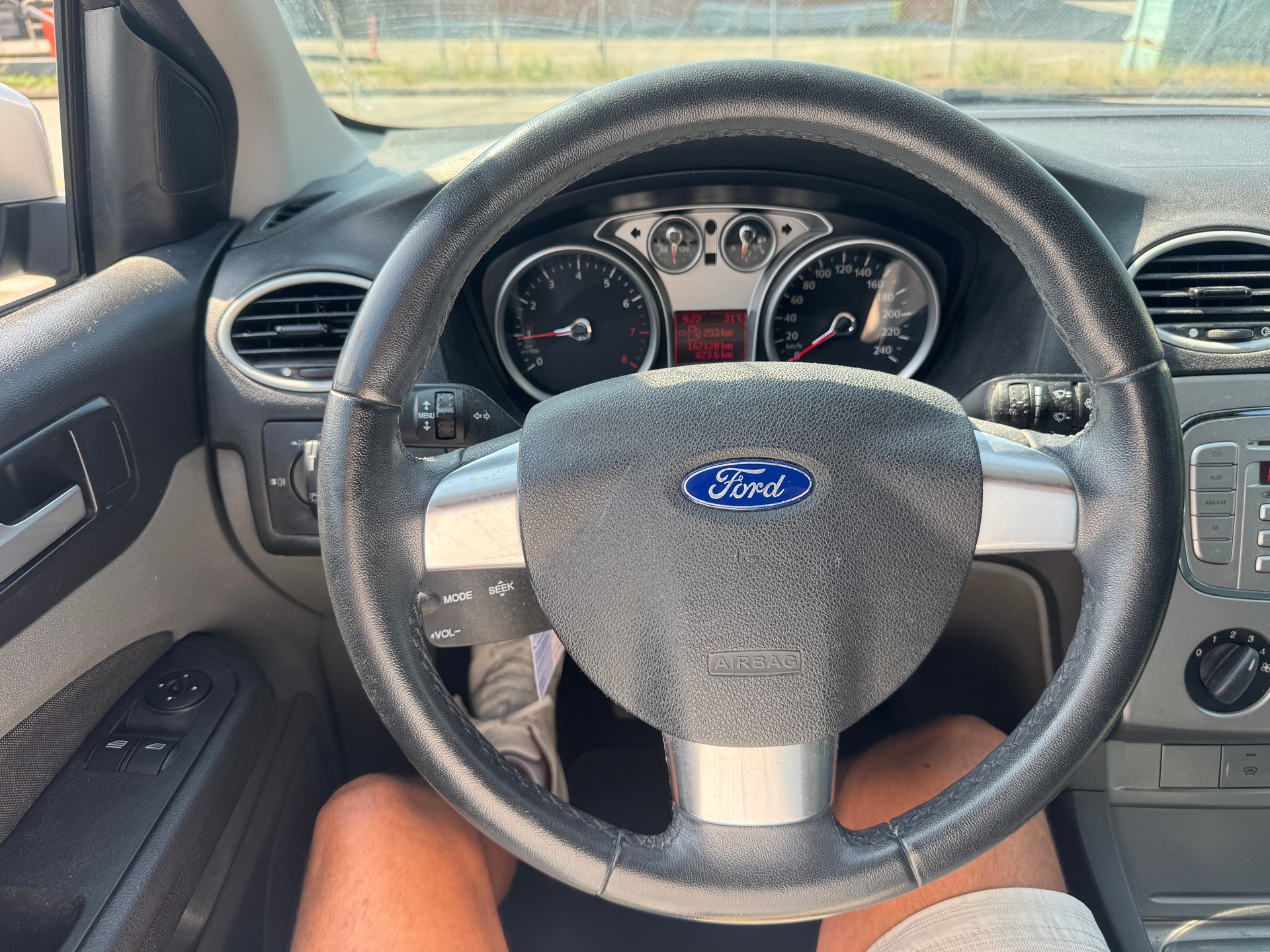 FORD Focus 1.6i Ambiente-image-14
