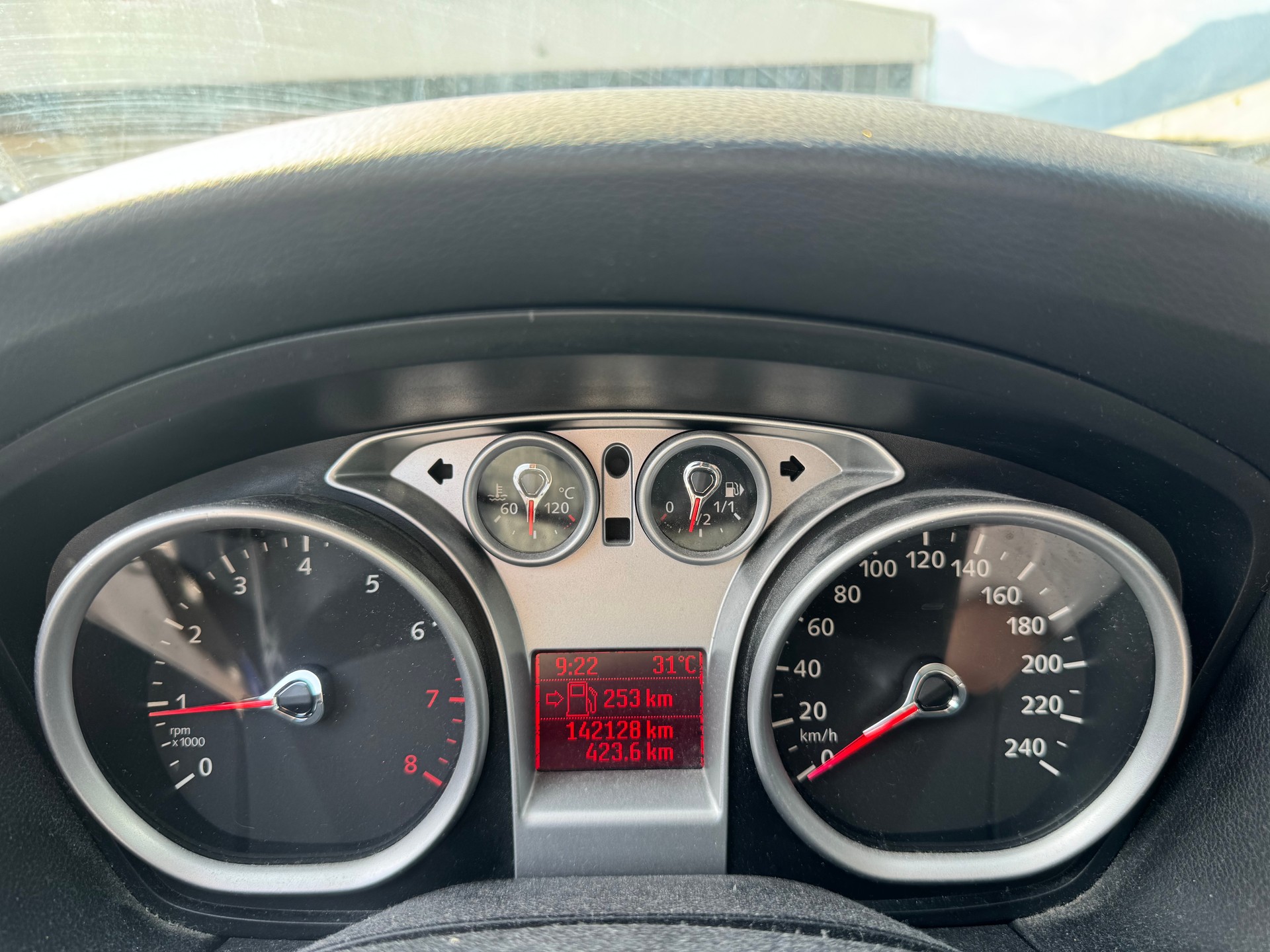 FORD Focus 1.6i Ambiente-image-13