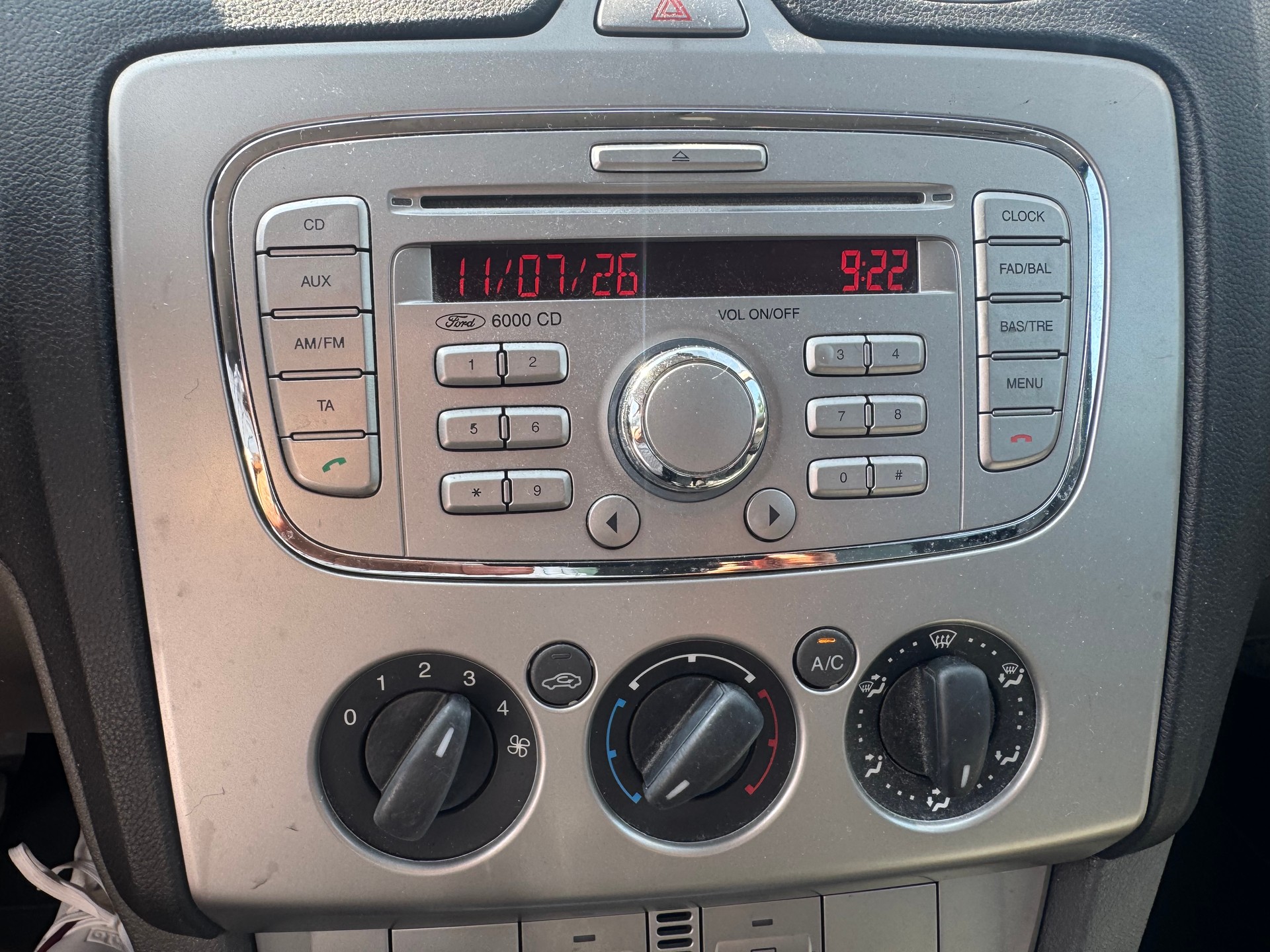 FORD Focus 1.6i Ambiente-image-17
