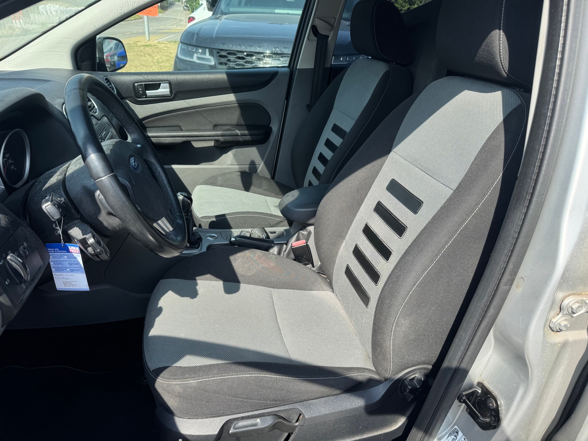 FORD Focus 1.6i Ambiente-image-11