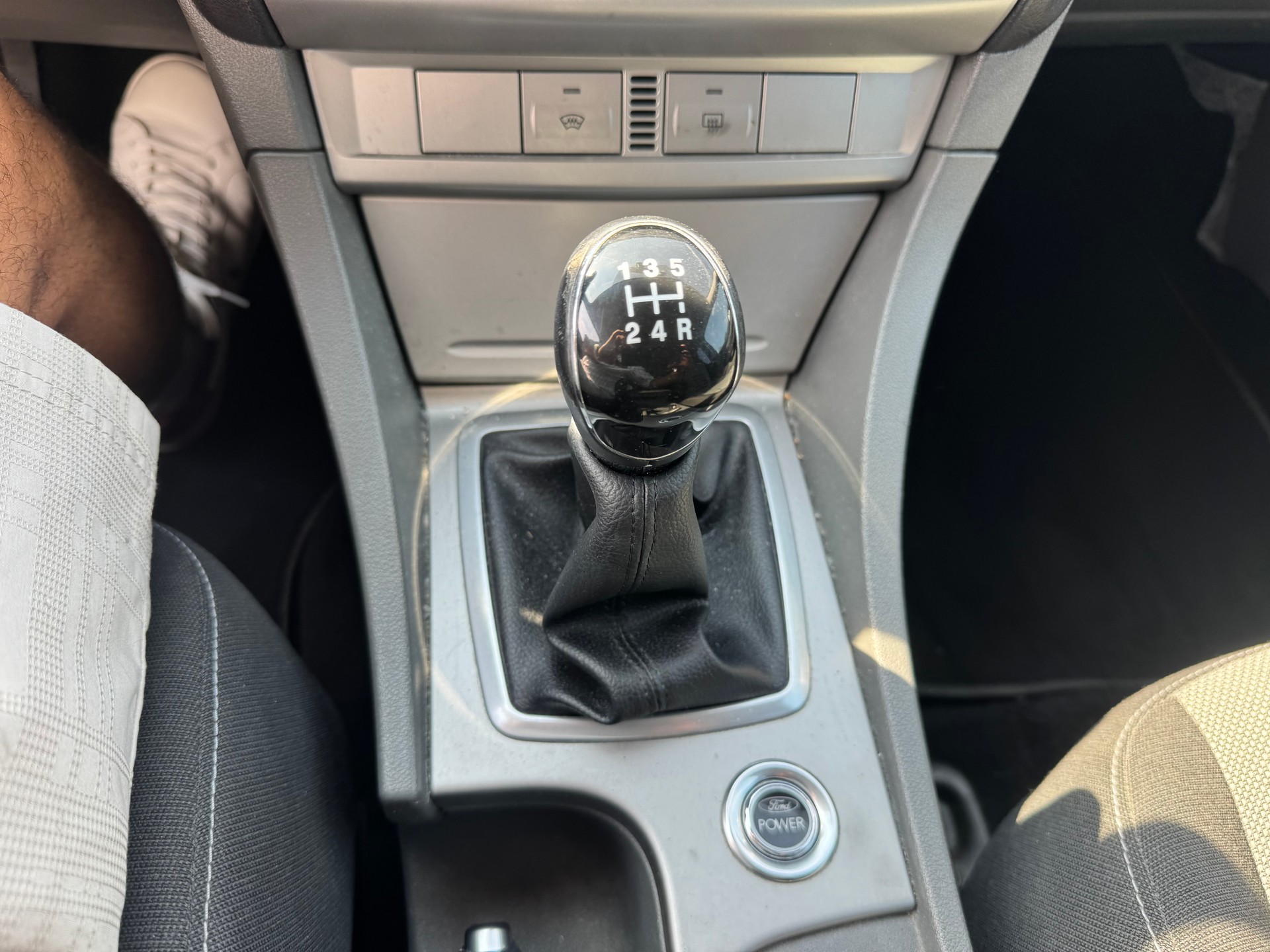 FORD Focus 1.6i Ambiente-image-19