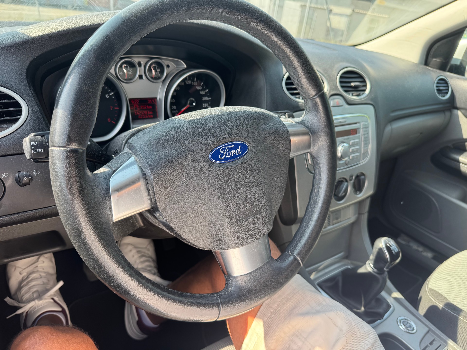 FORD Focus 1.6i Ambiente-image-22