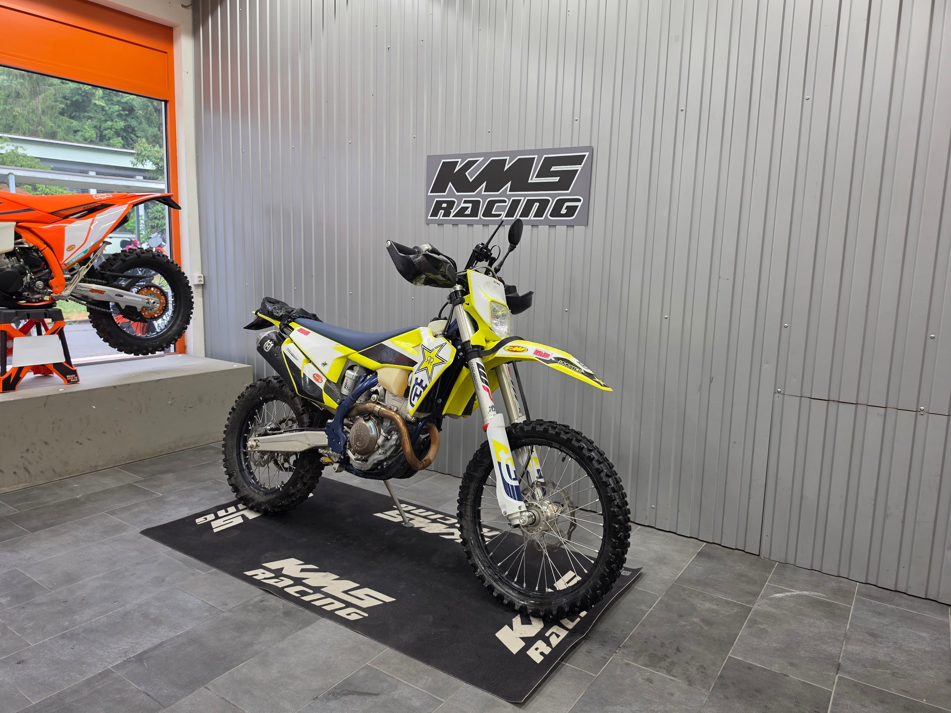 HUSQVARNA FE 350-showroom-element-1
