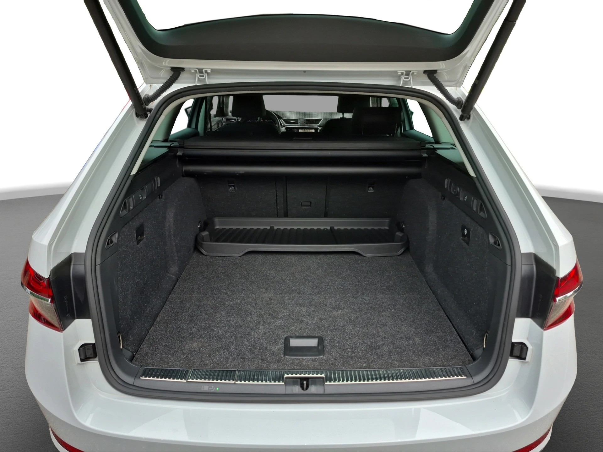 SKODA Superb Combi 2.0 TDi Style DSG *Anhängerkupplung*-image-11