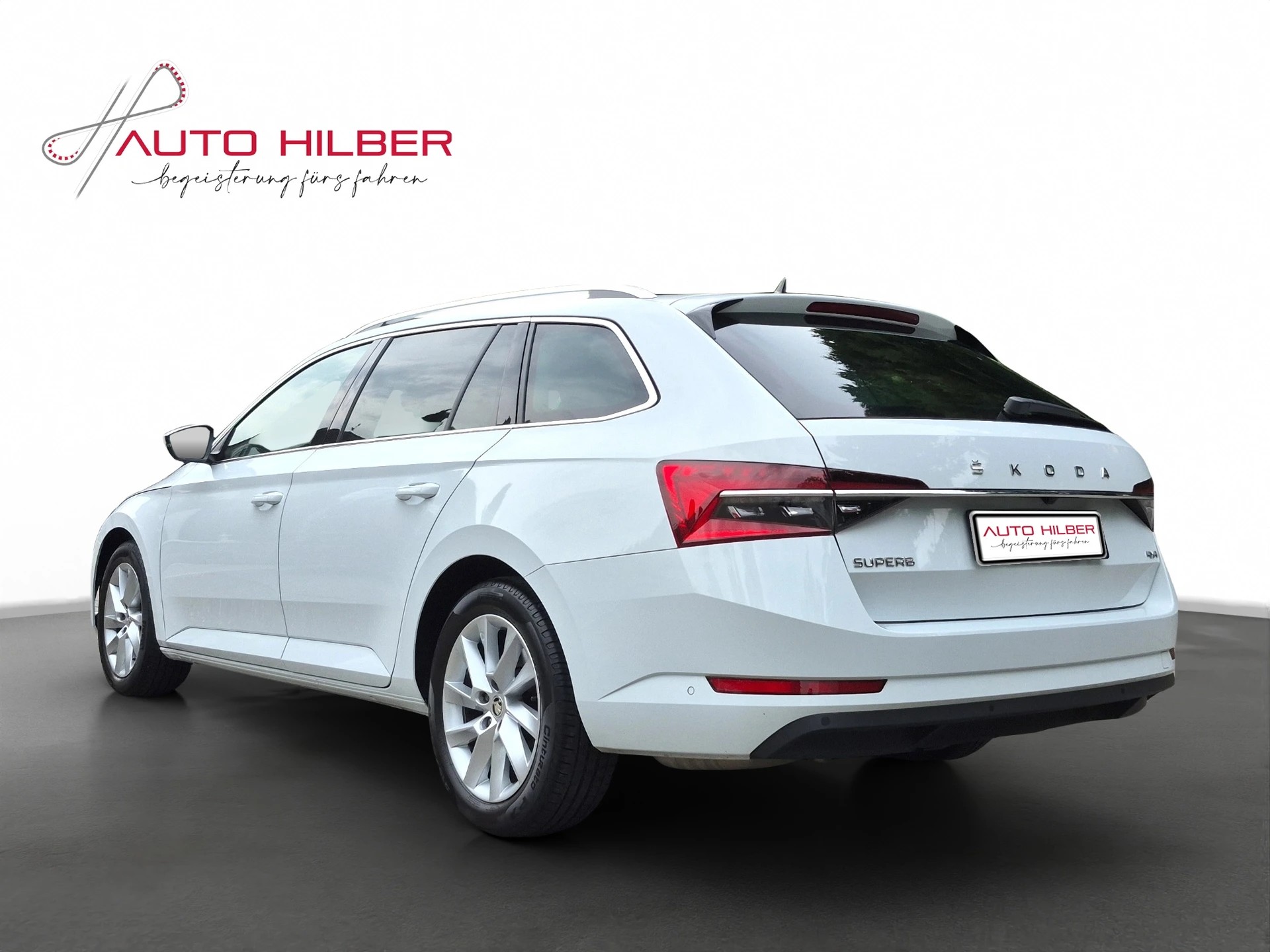 SKODA Superb Combi 2.0 TDi Style DSG *Anhängerkupplung*-image-3