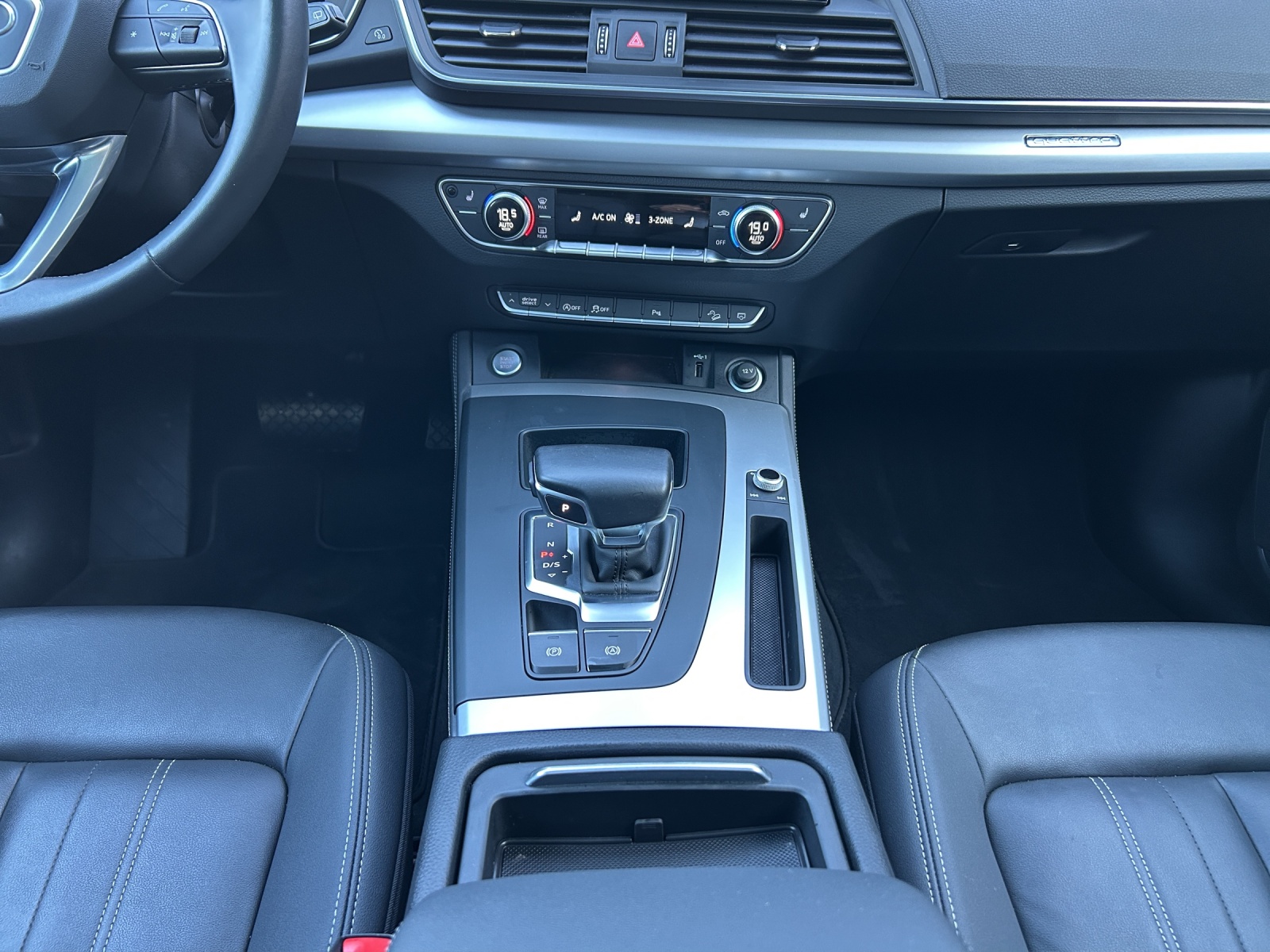 AUDI Q5 45 TFSI S-line quattro S-tronic-image-12