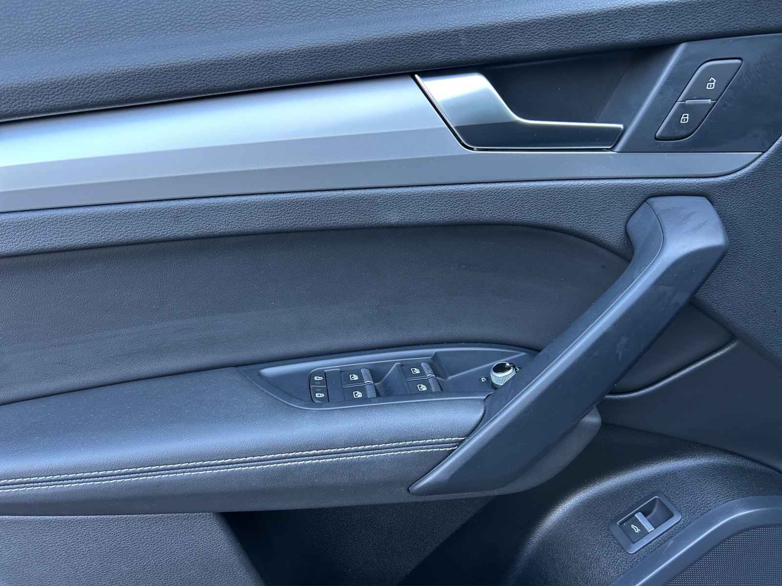 AUDI Q5 45 TFSI S-line quattro S-tronic-image-17