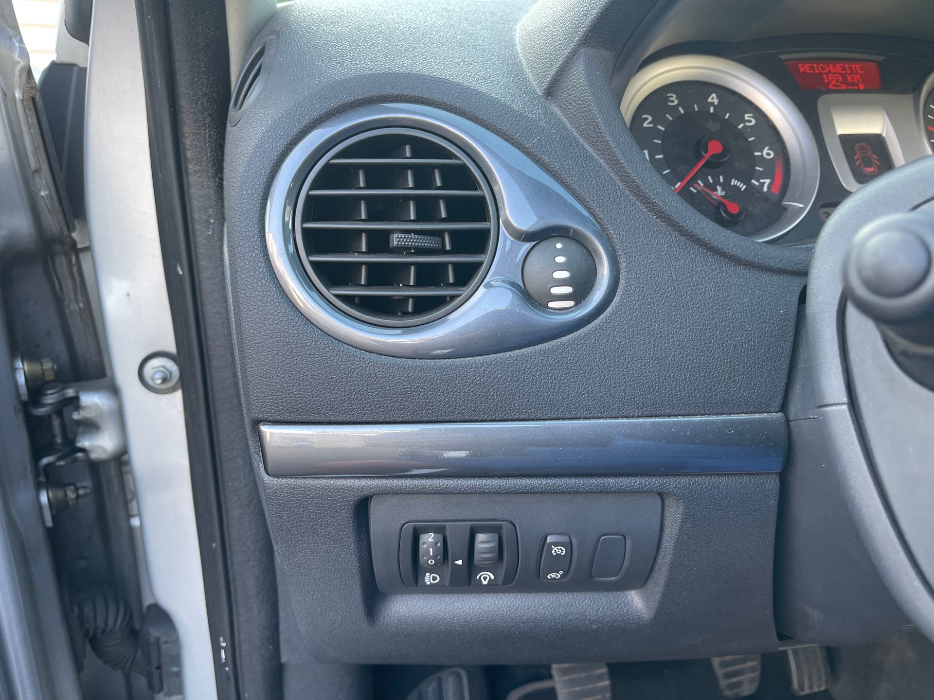 RENAULT Clio 1.6 16V Privilège-image-13