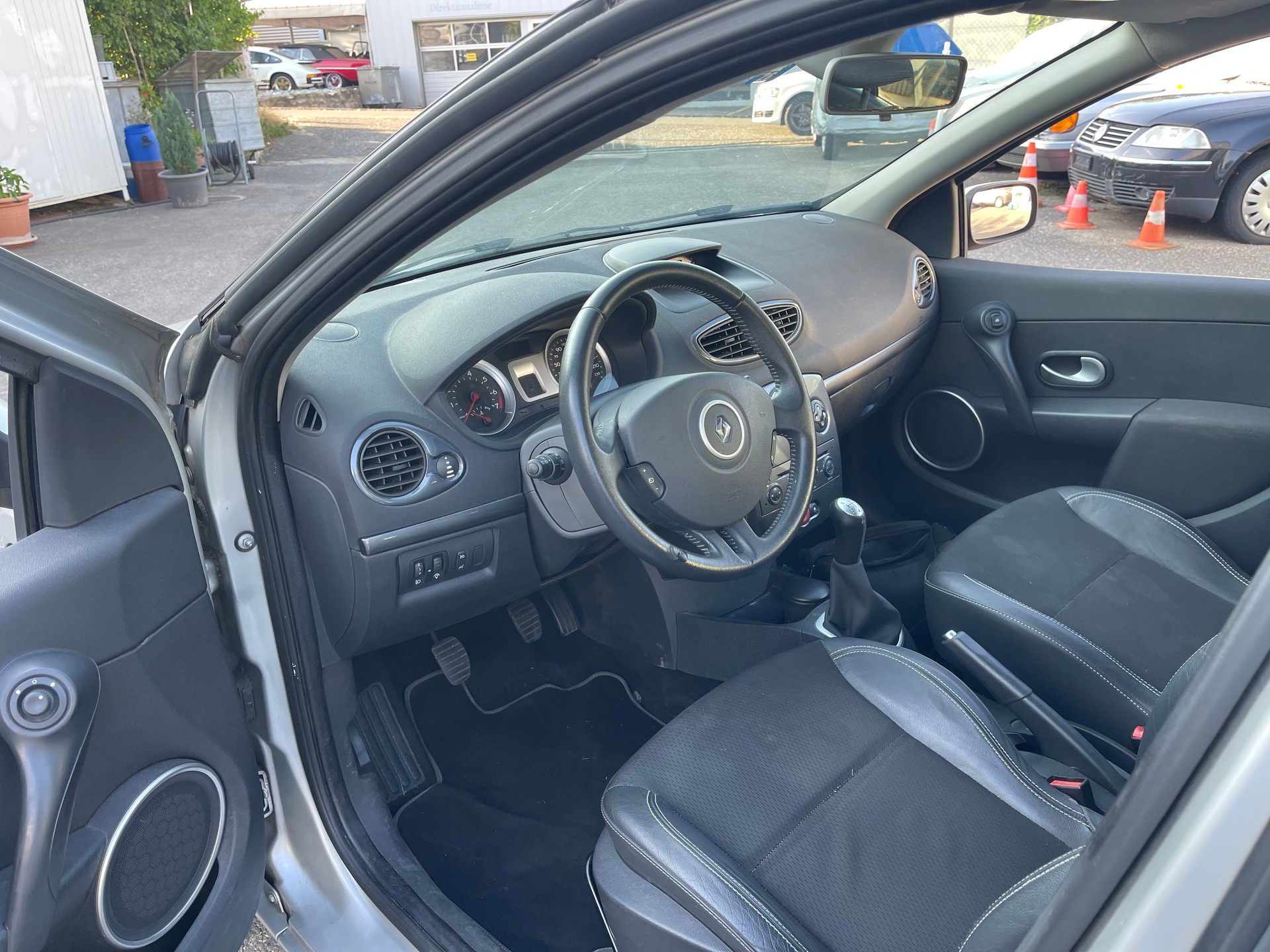 RENAULT Clio 1.6 16V Privilège-image-9