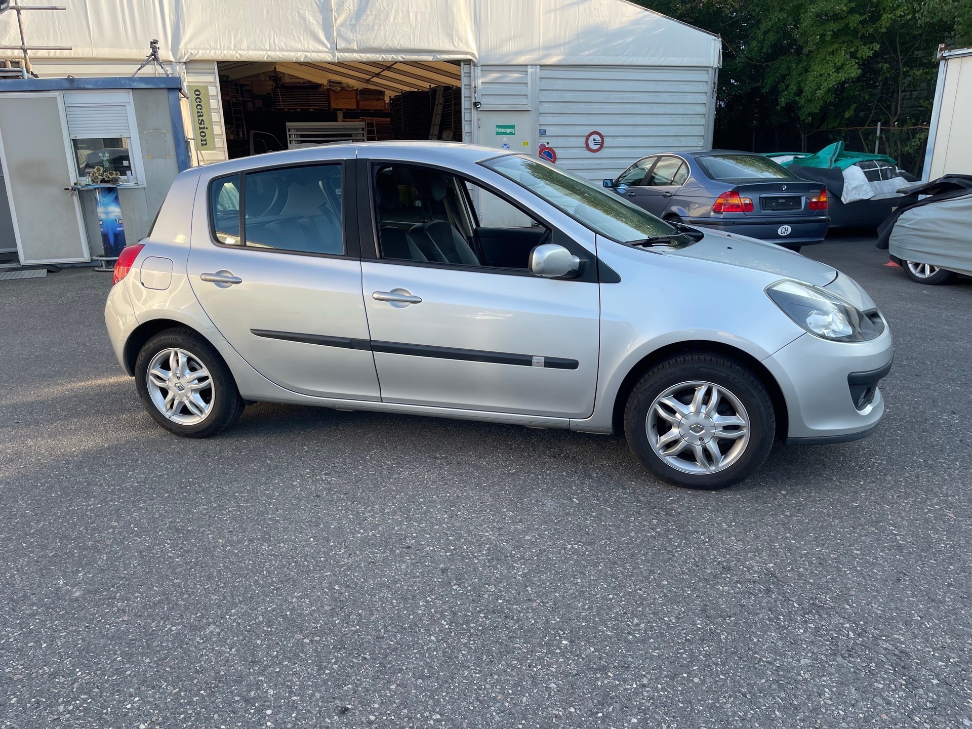 RENAULT Clio 1.6 16V Privilège-image-1