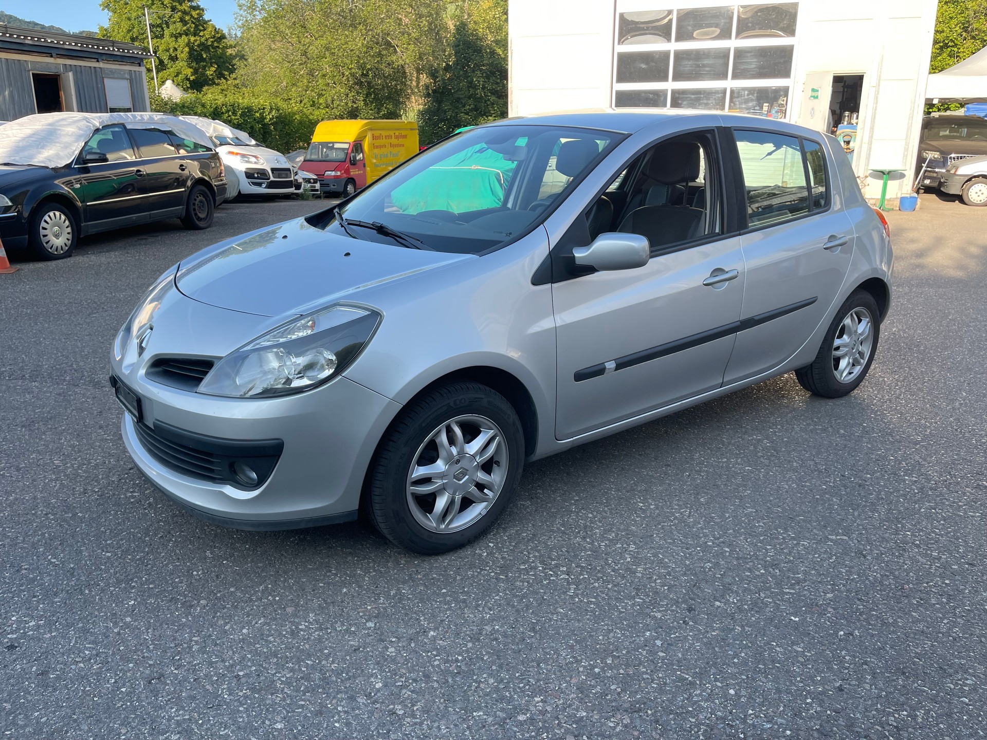 RENAULT Clio 1.6 16V Privilège-image-0